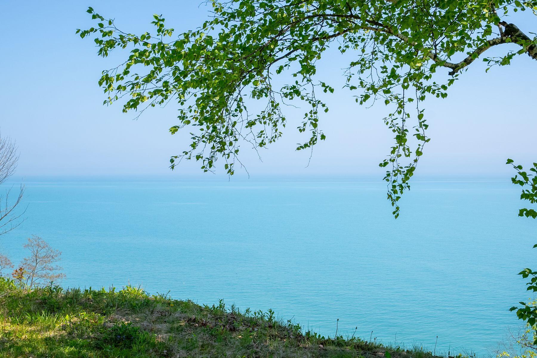 12460 N Lake Shore Dr