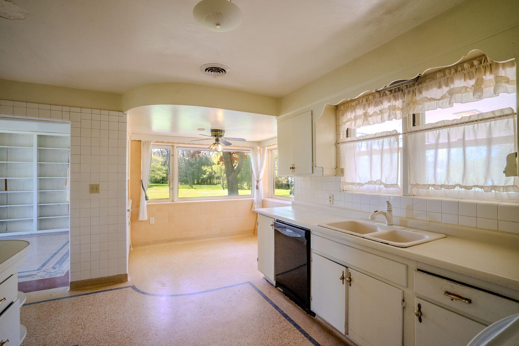 12460 N Lake Shore Dr