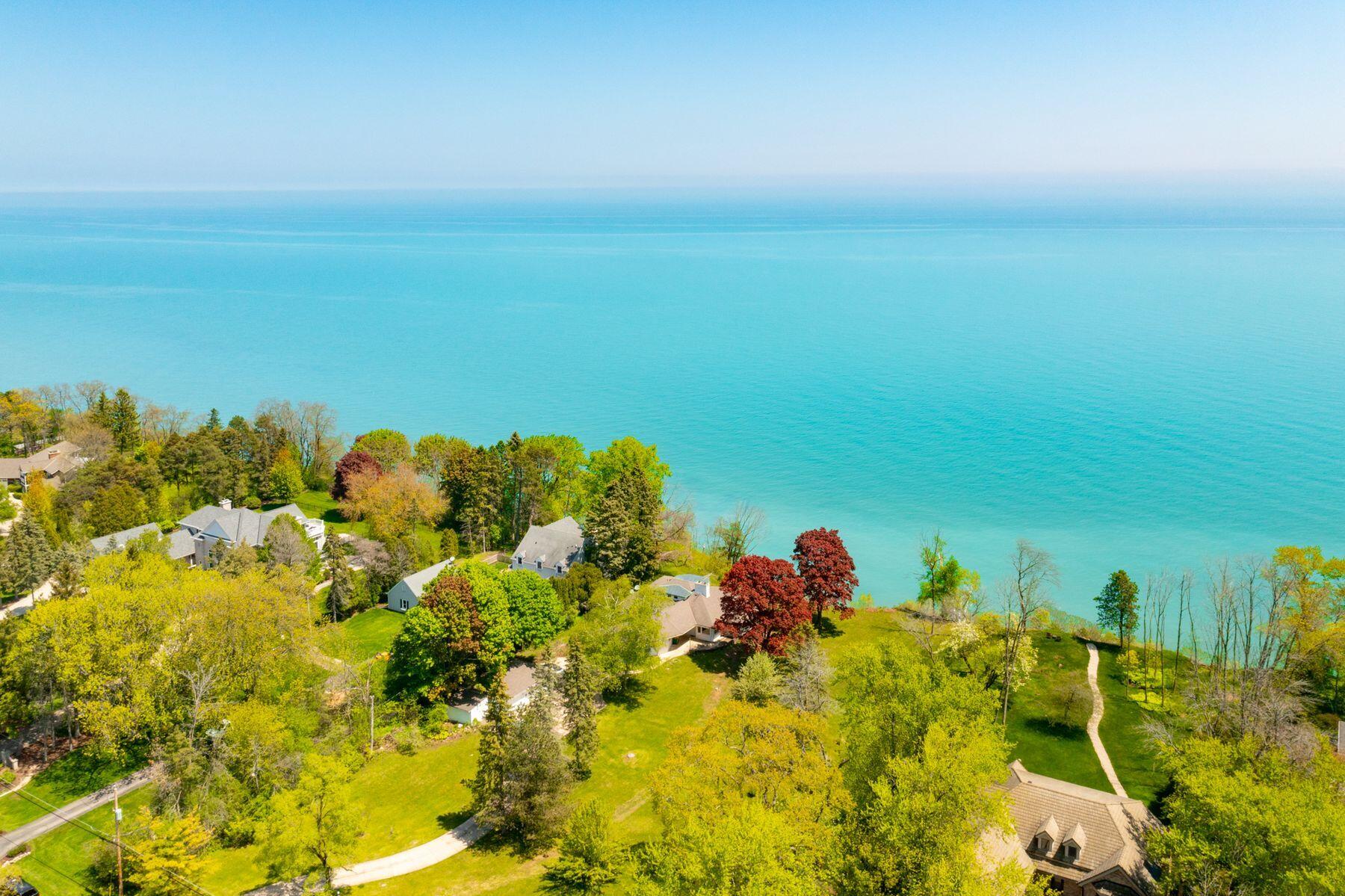 12460 N Lake Shore Dr