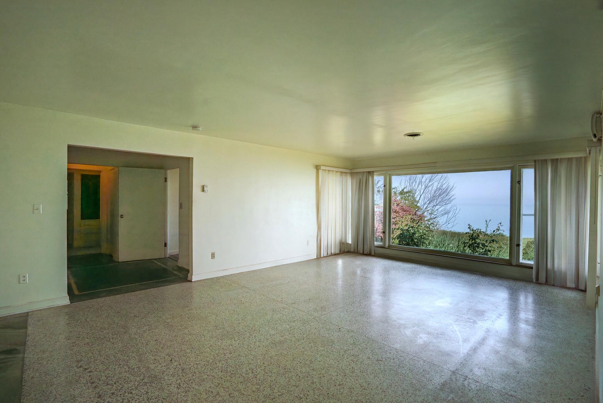 12460 N Lake Shore Dr