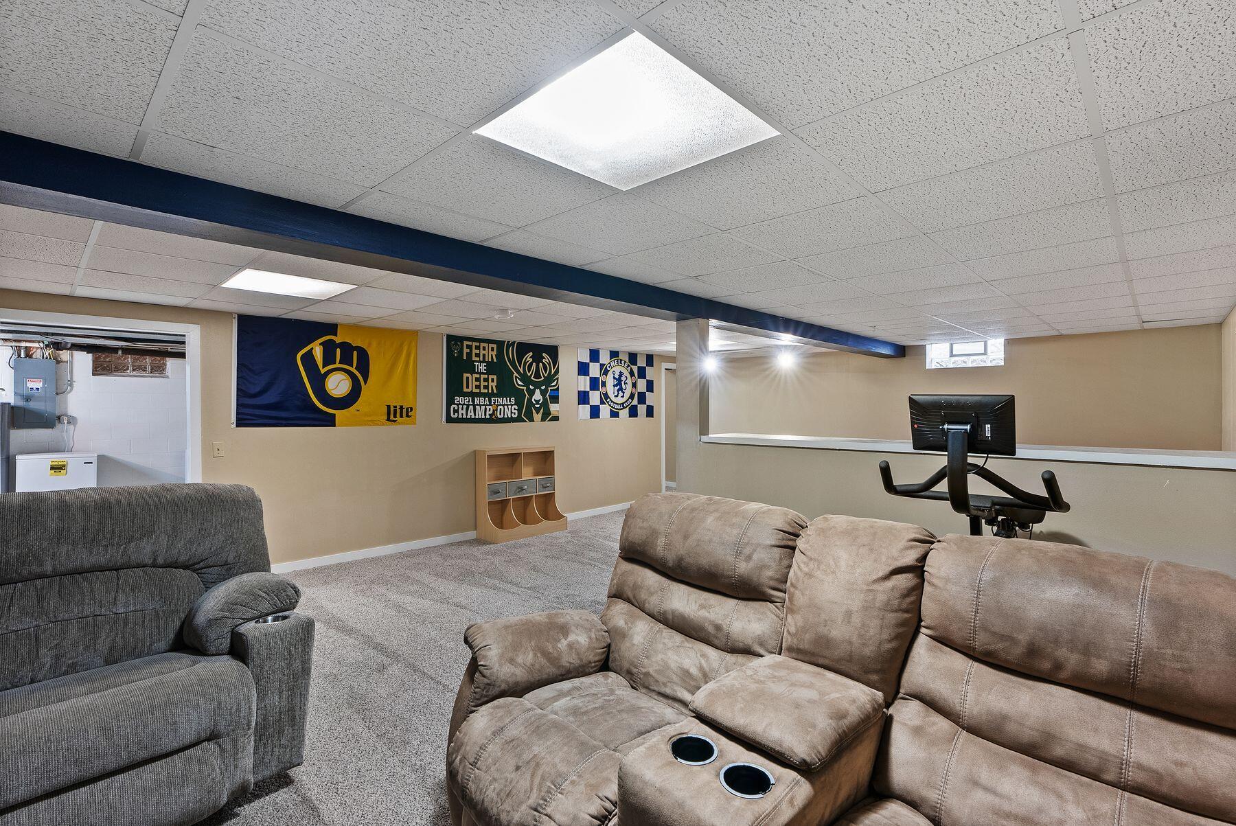 N49W27615 S Willow Creek Dr