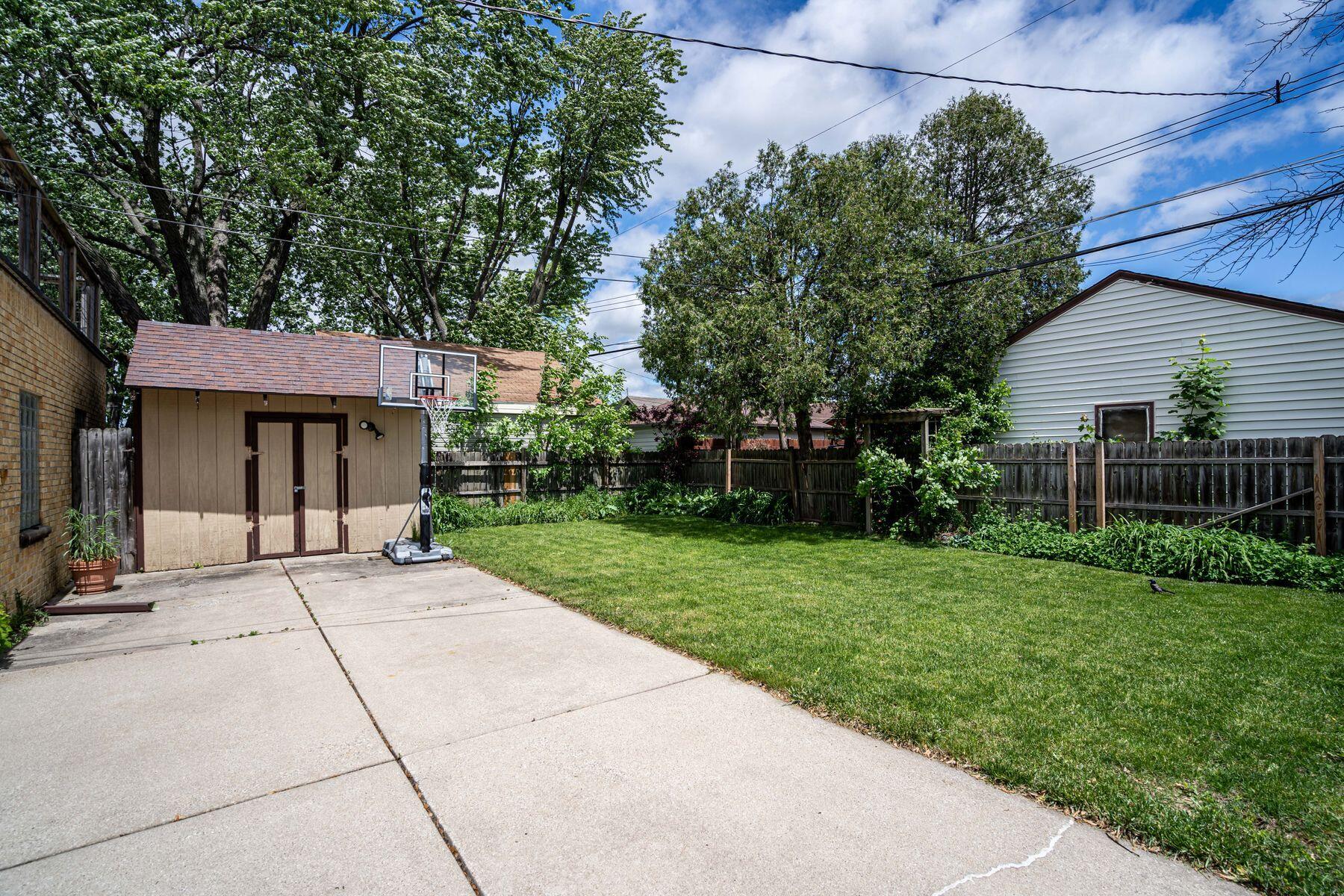 3534 N 96th St