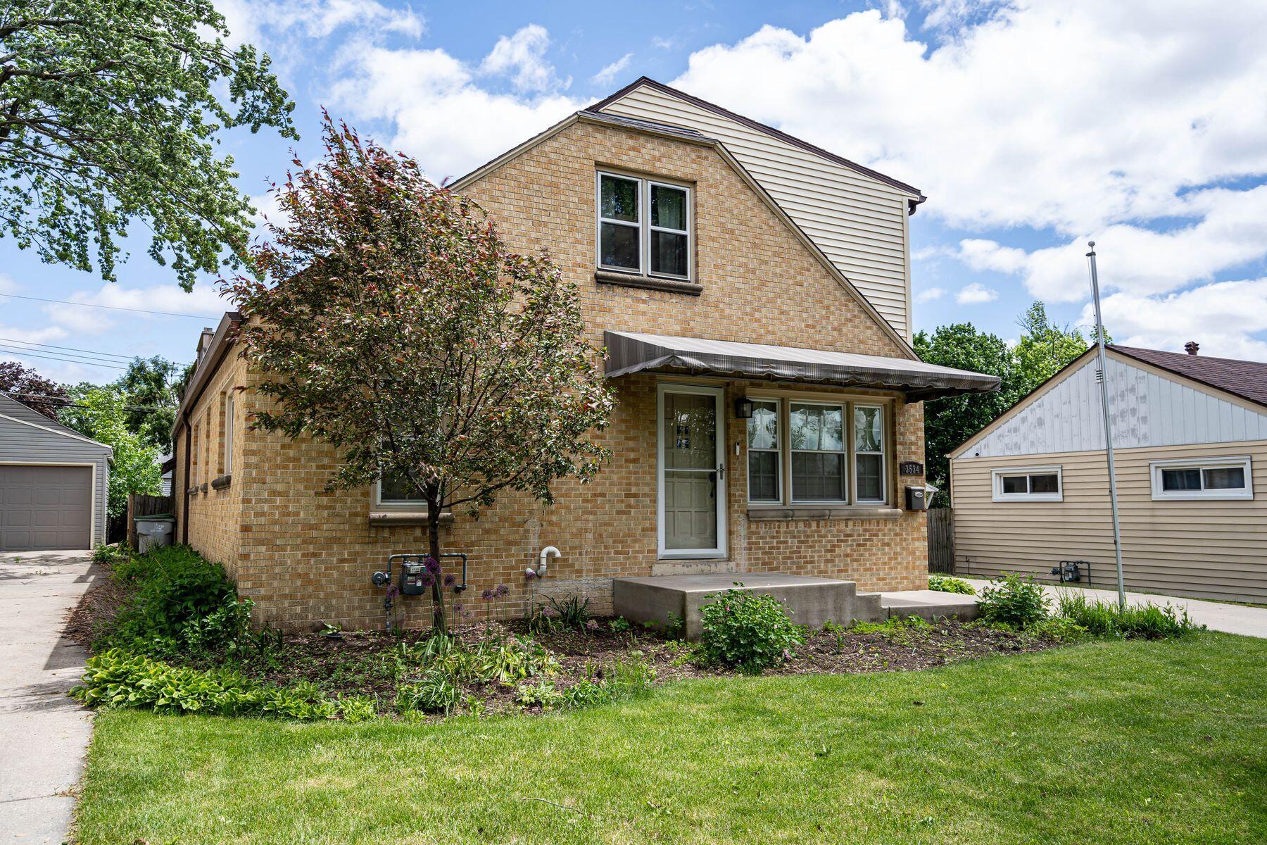 3534 N 96th St