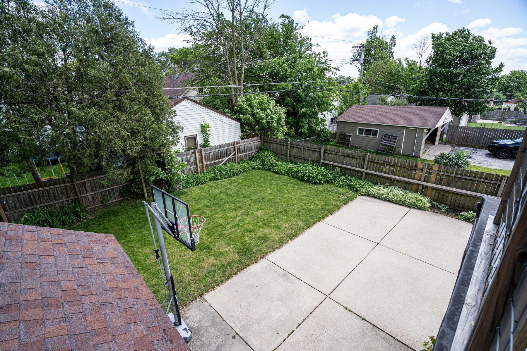 3534 N 96th St