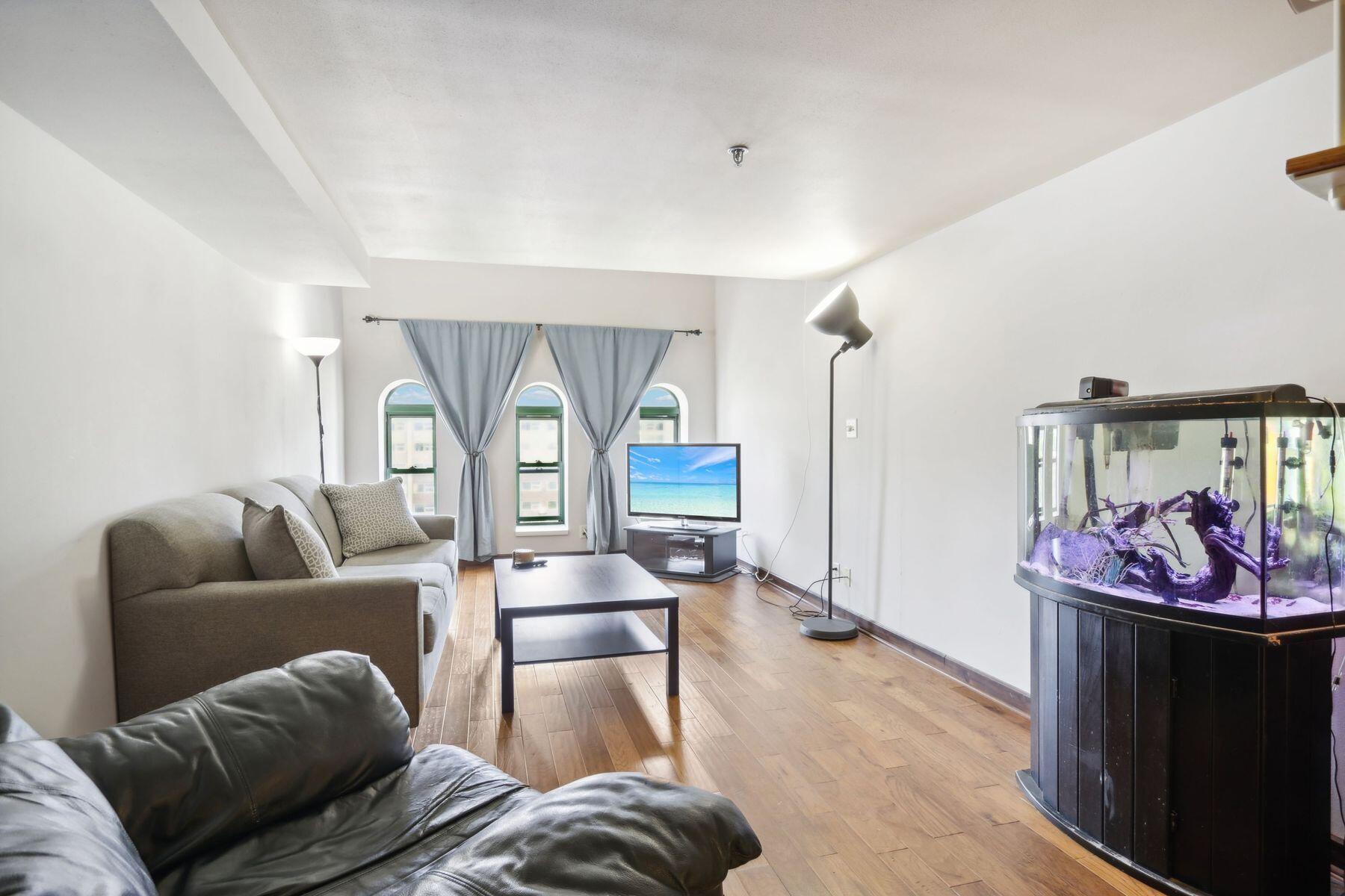 270 E Highland Ave 1025