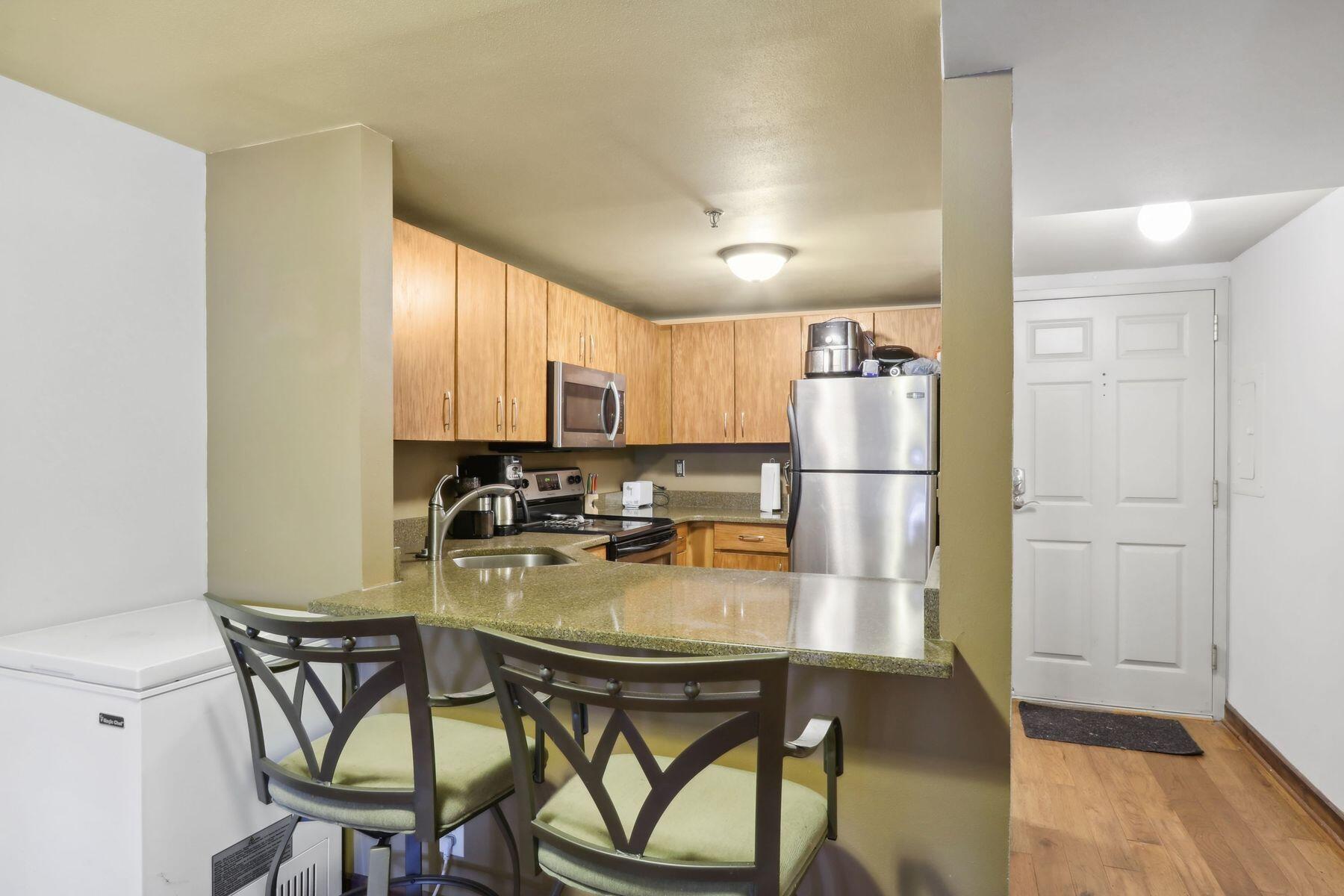 270 E Highland Ave 1025