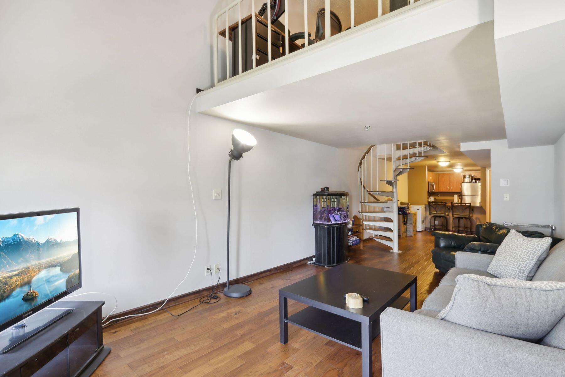 270 E Highland Ave 1025