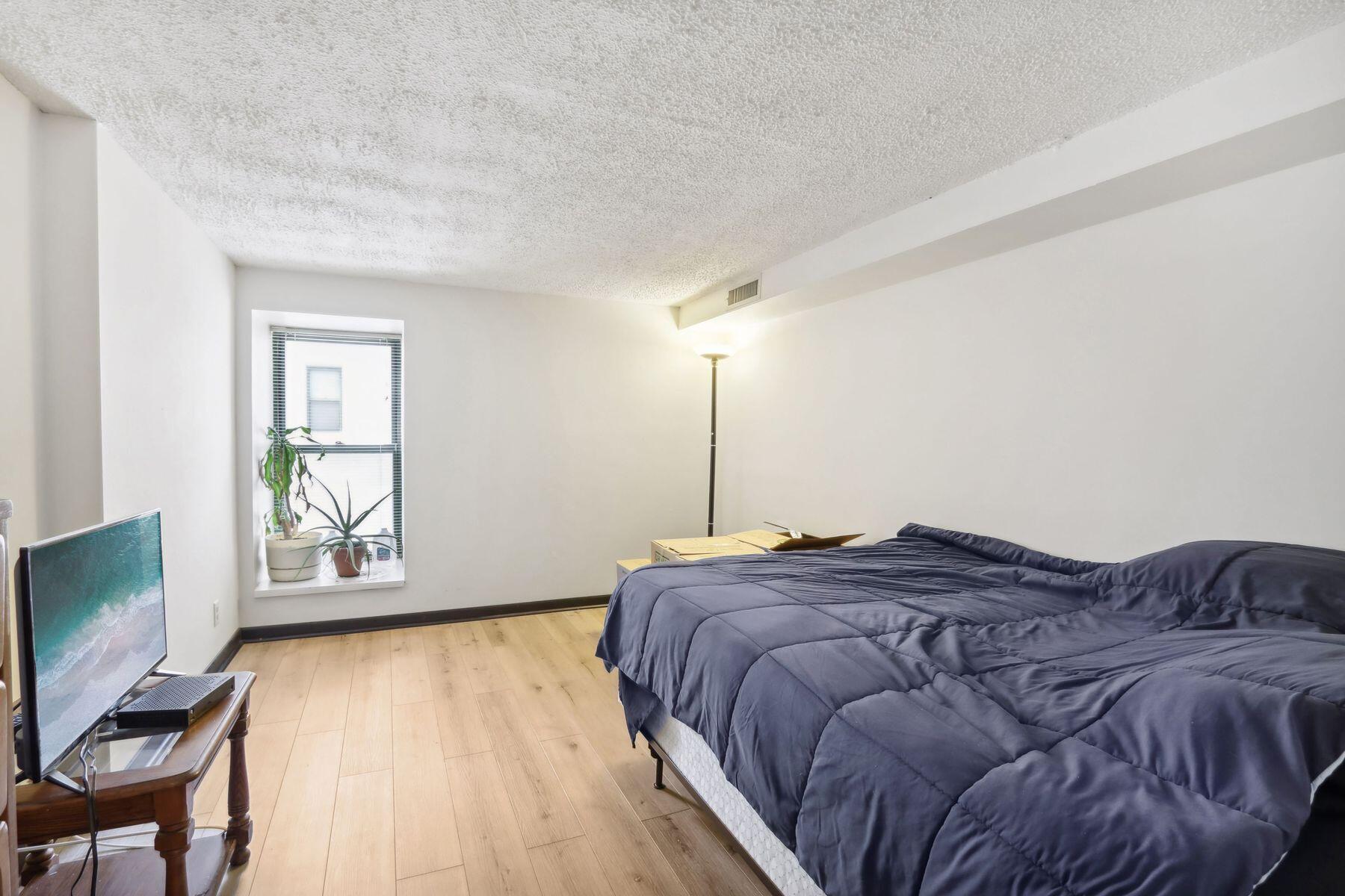 270 E Highland Ave 1025