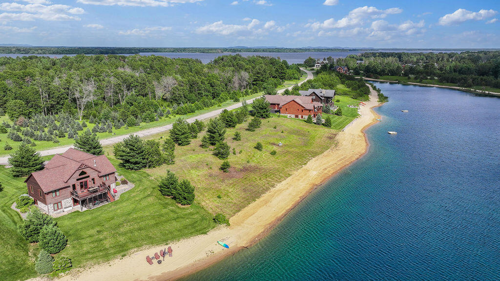 N8047 North Shore Dr