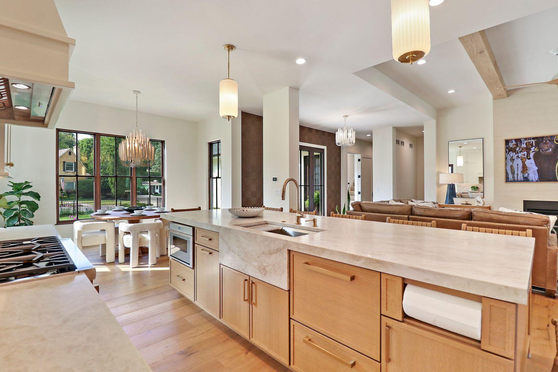 1550 Evergreen Ln