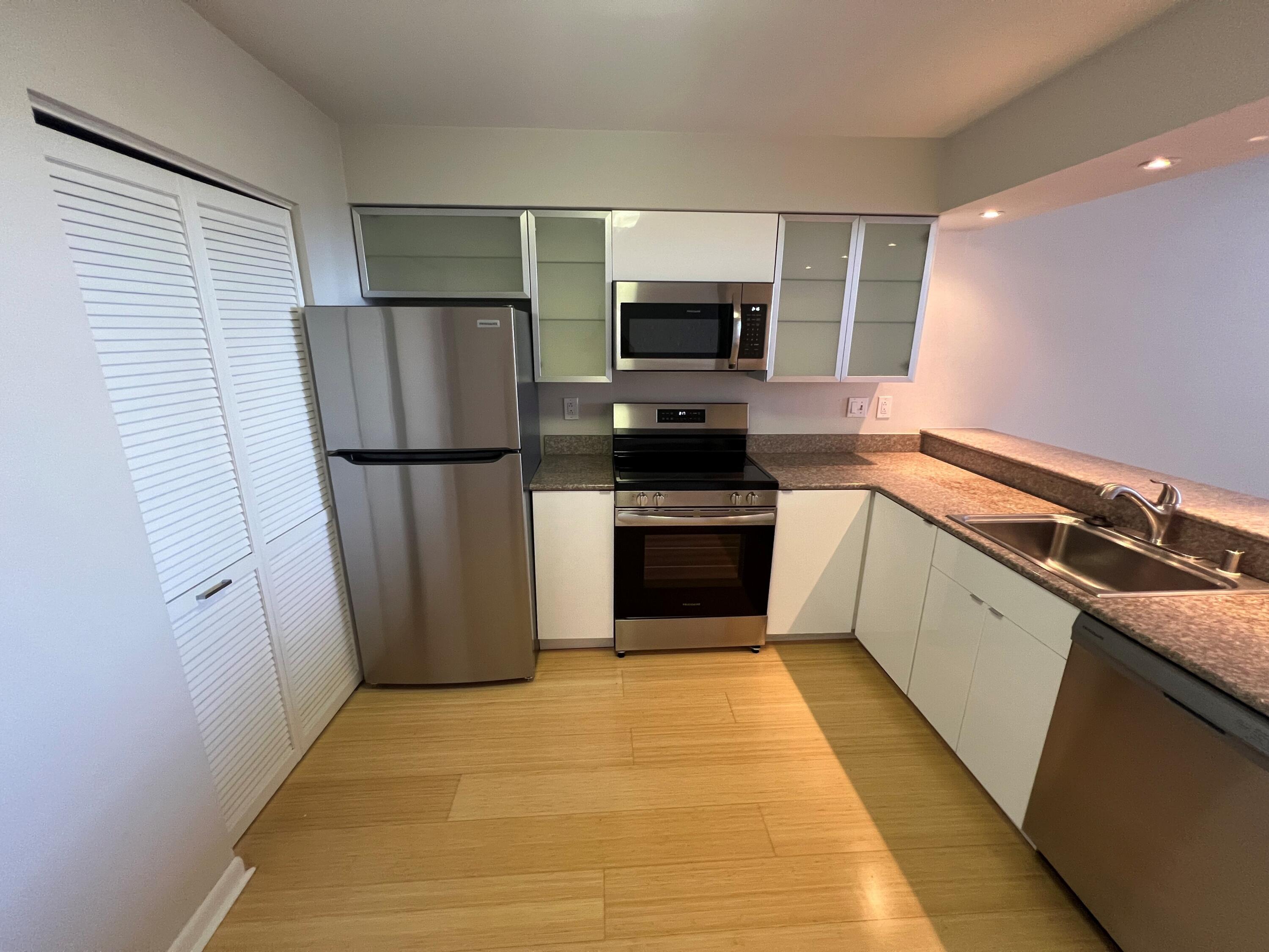 234 N Broadway - 215