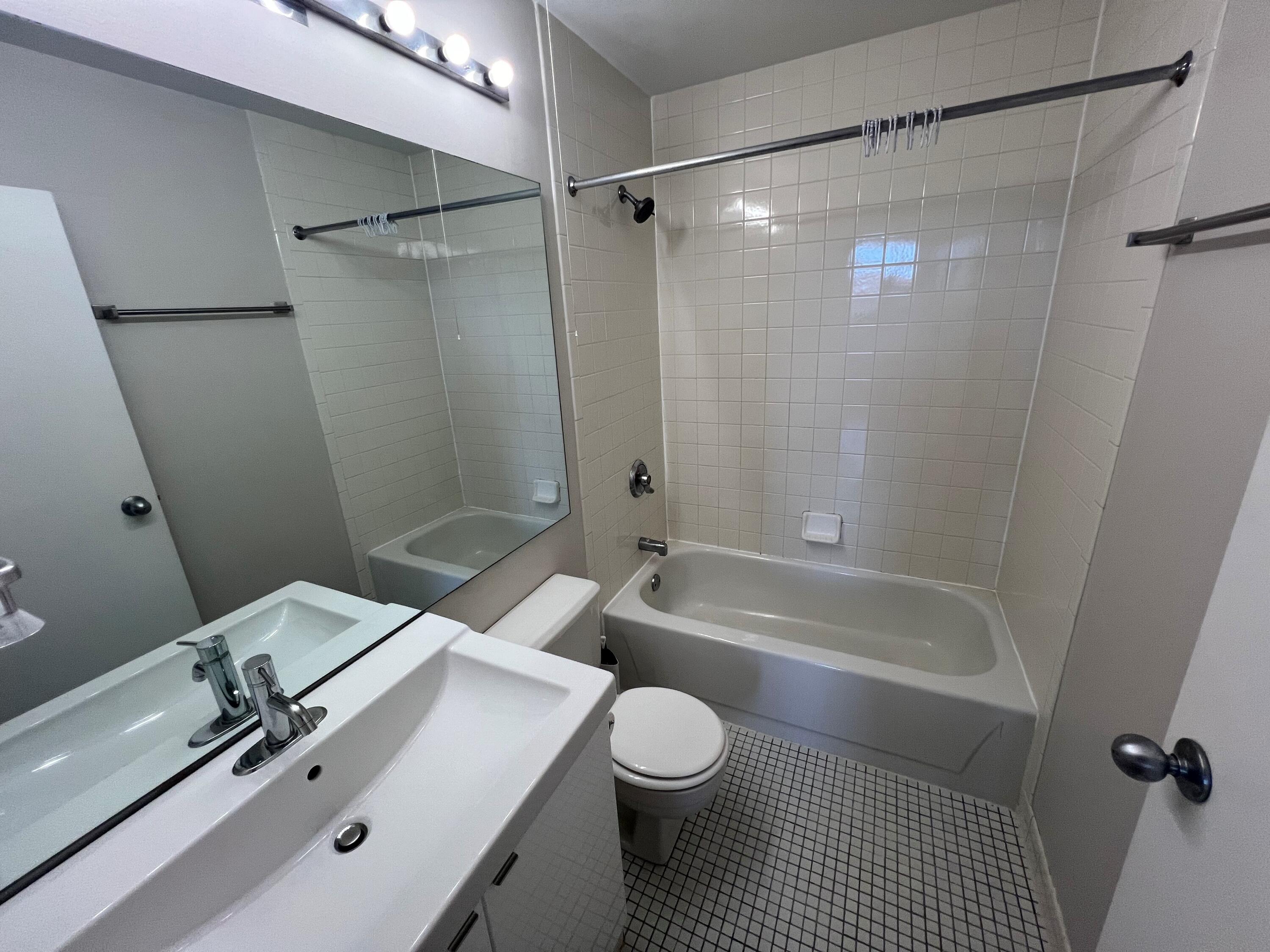 234 N Broadway - 215