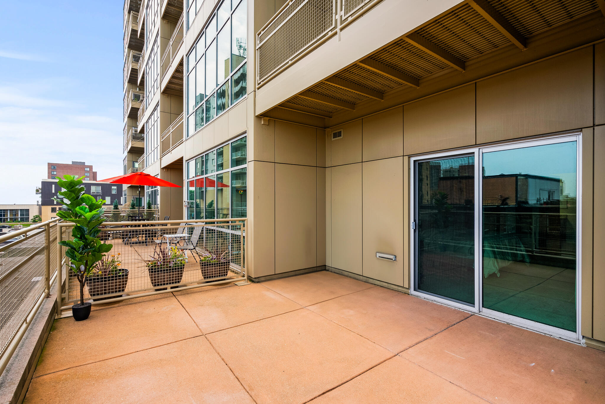 1550 E Royall Pl 409