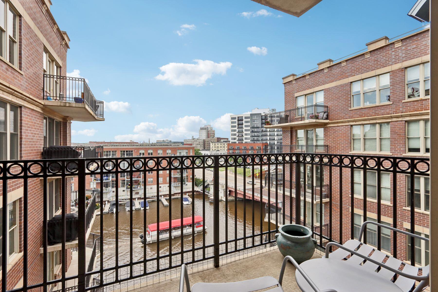 102 N Water St 605
