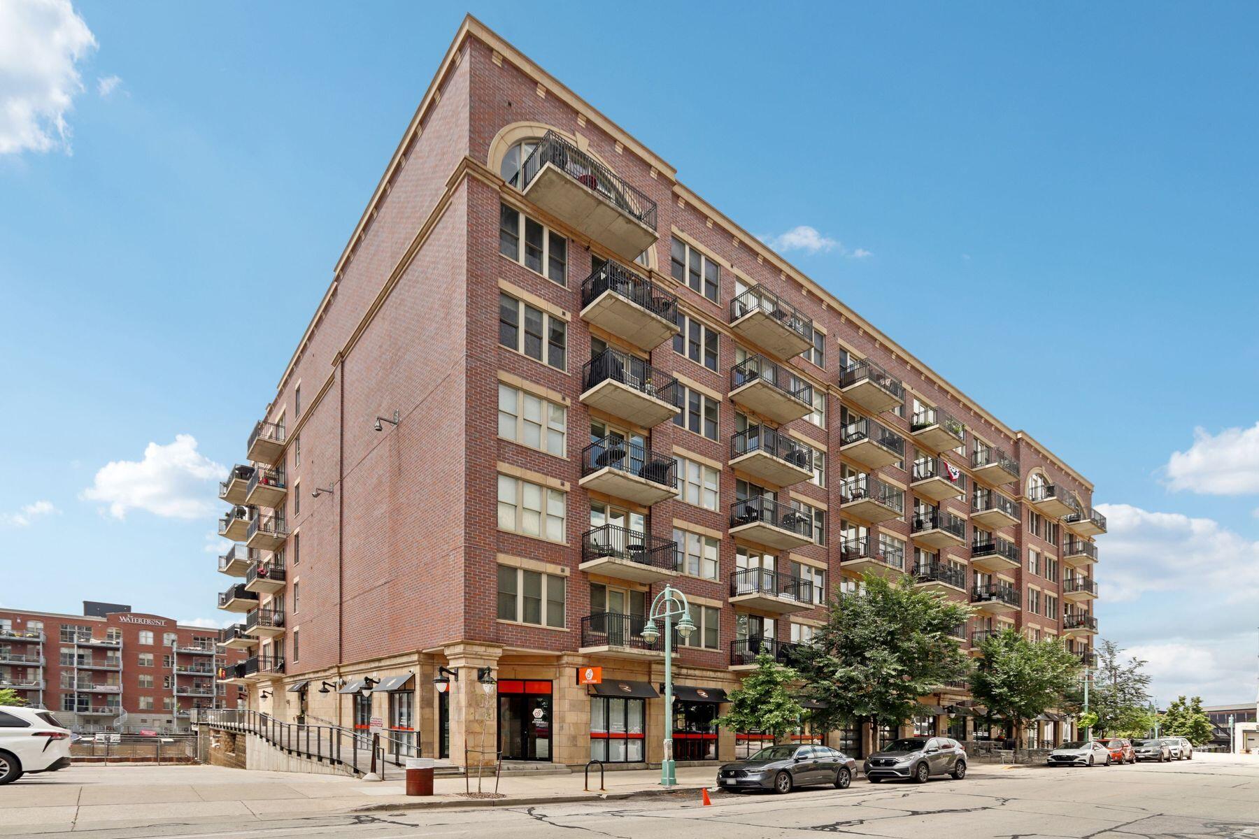 102 N Water St 605