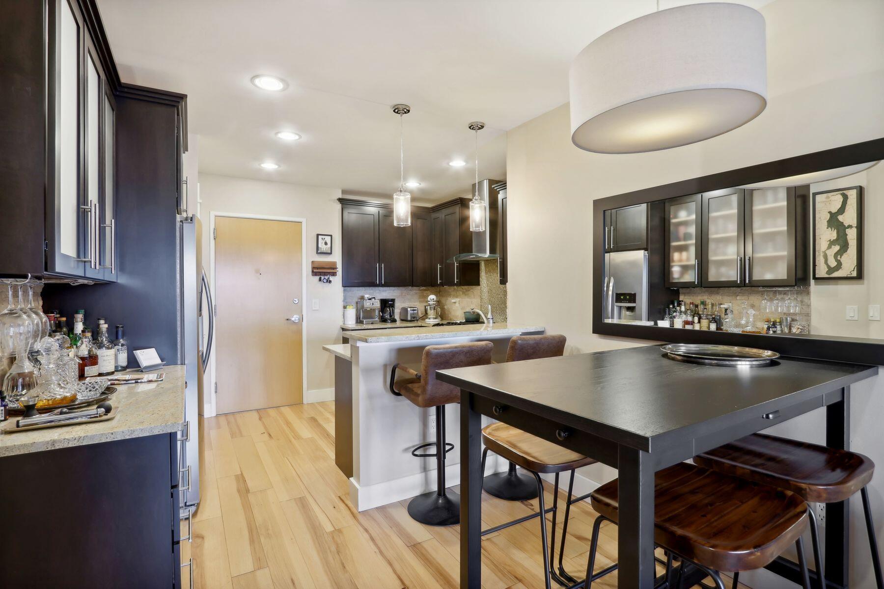 102 N Water St 605