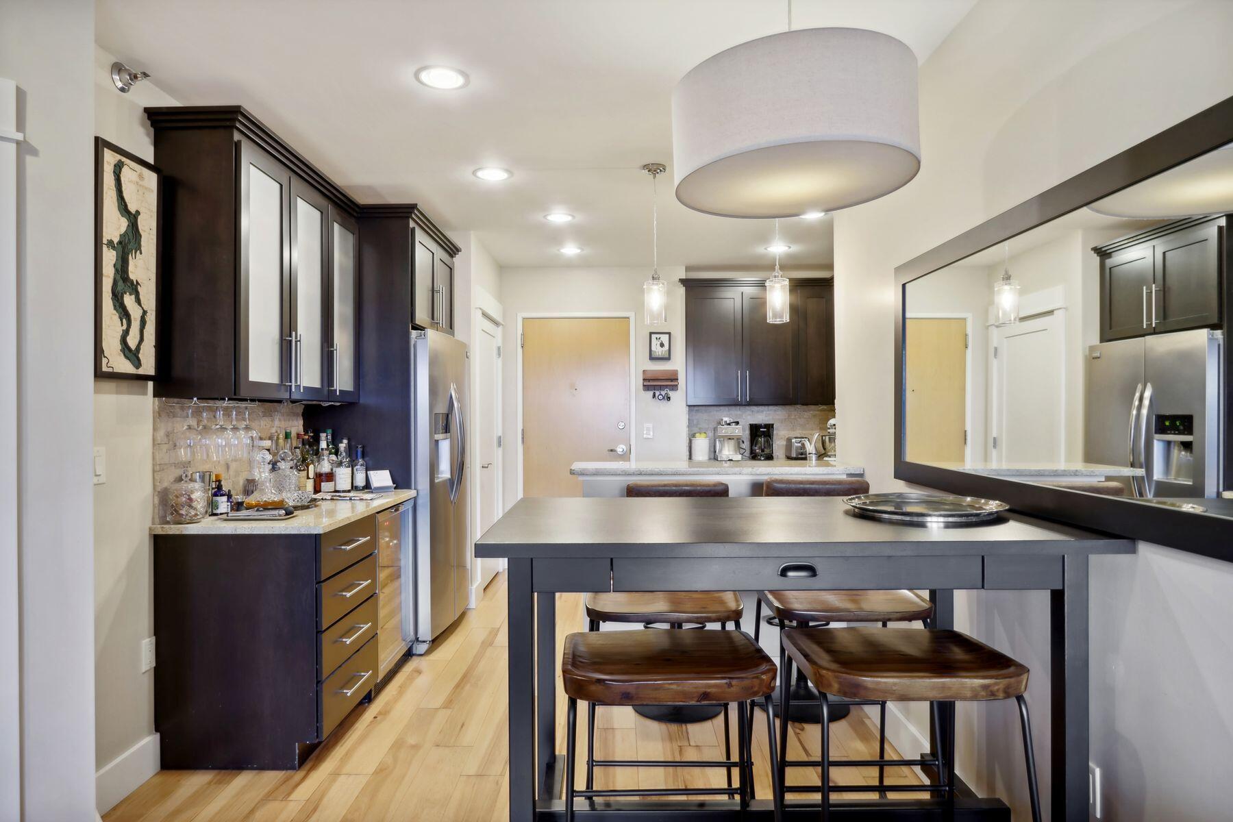 102 N Water St 605