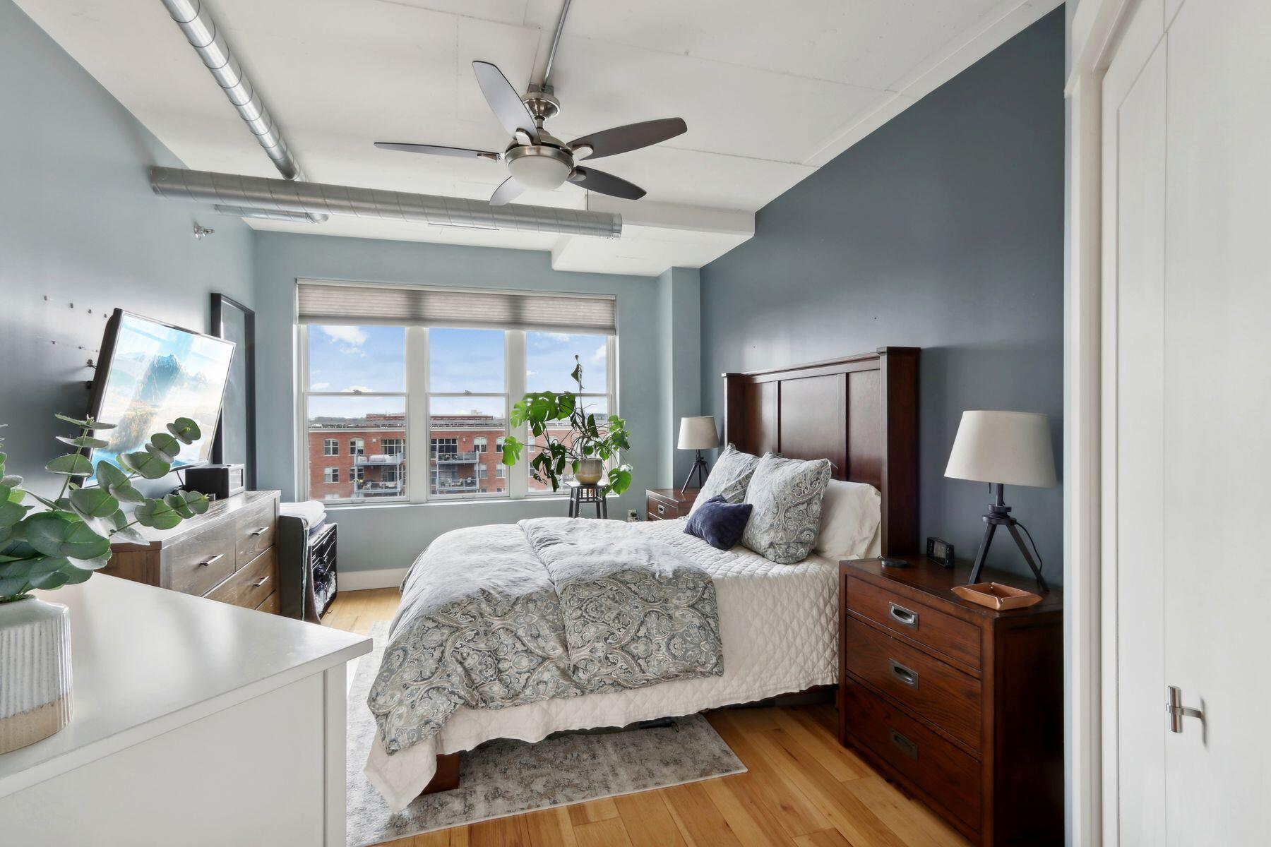 102 N Water St 605