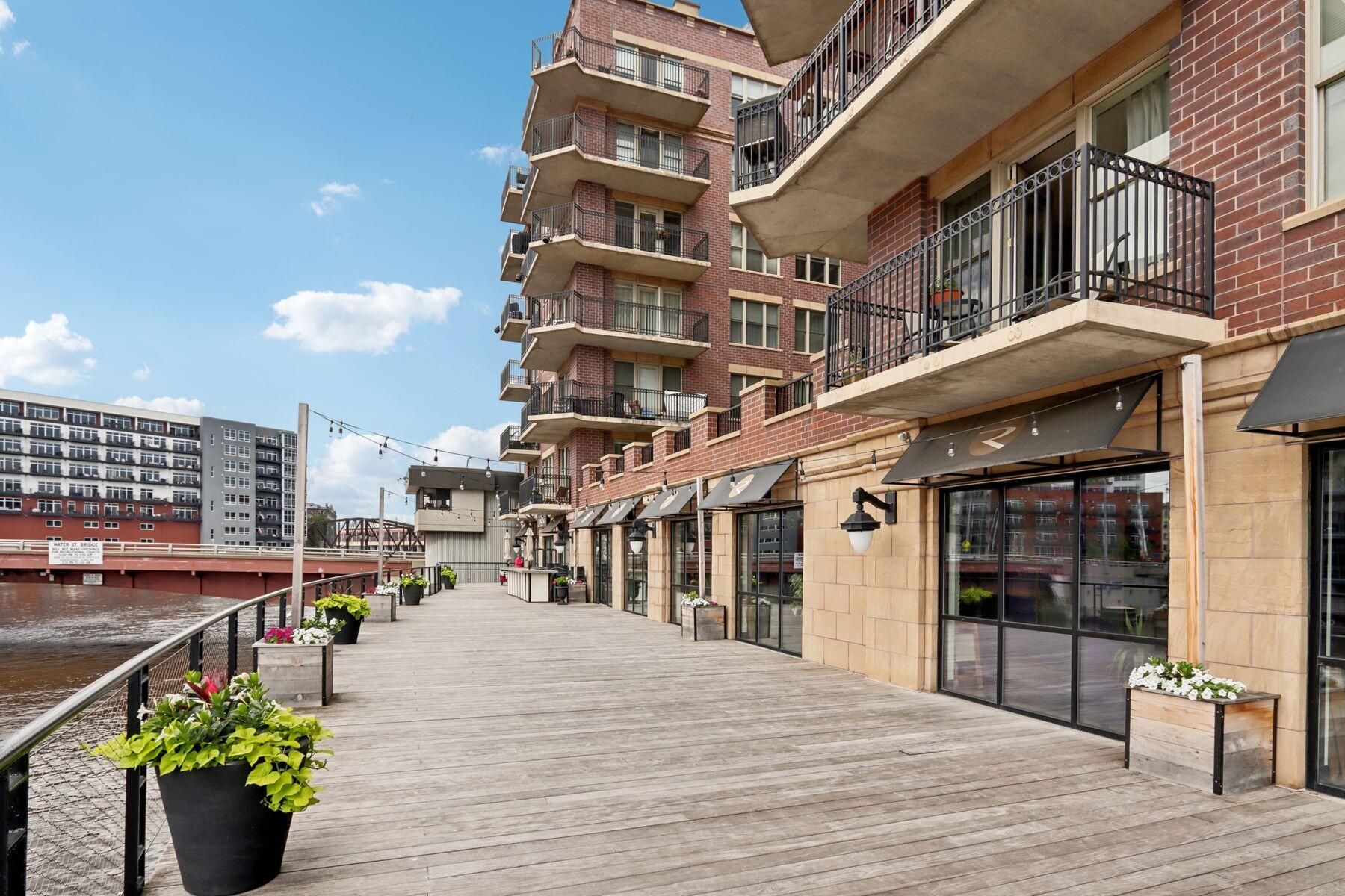 102 N Water St 605