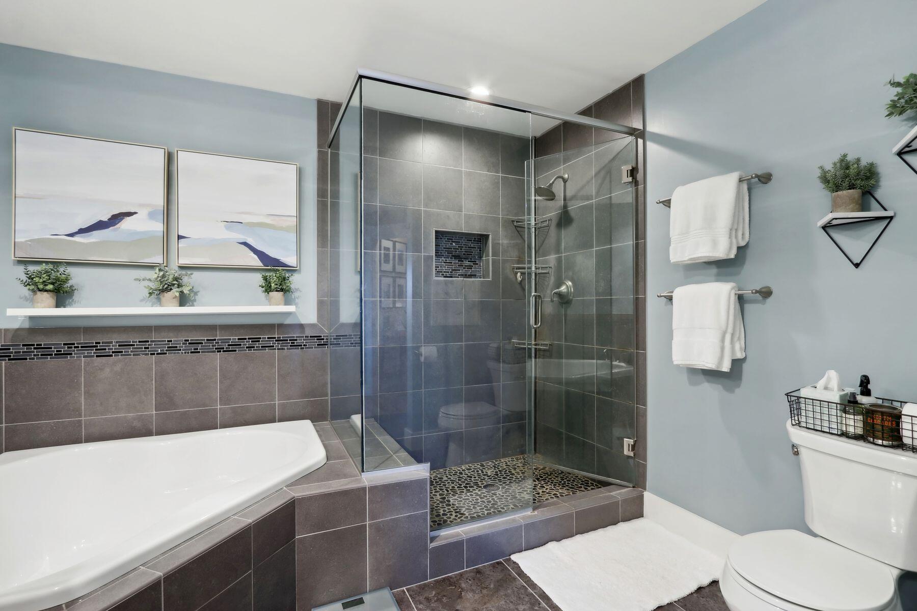 102 N Water St 605