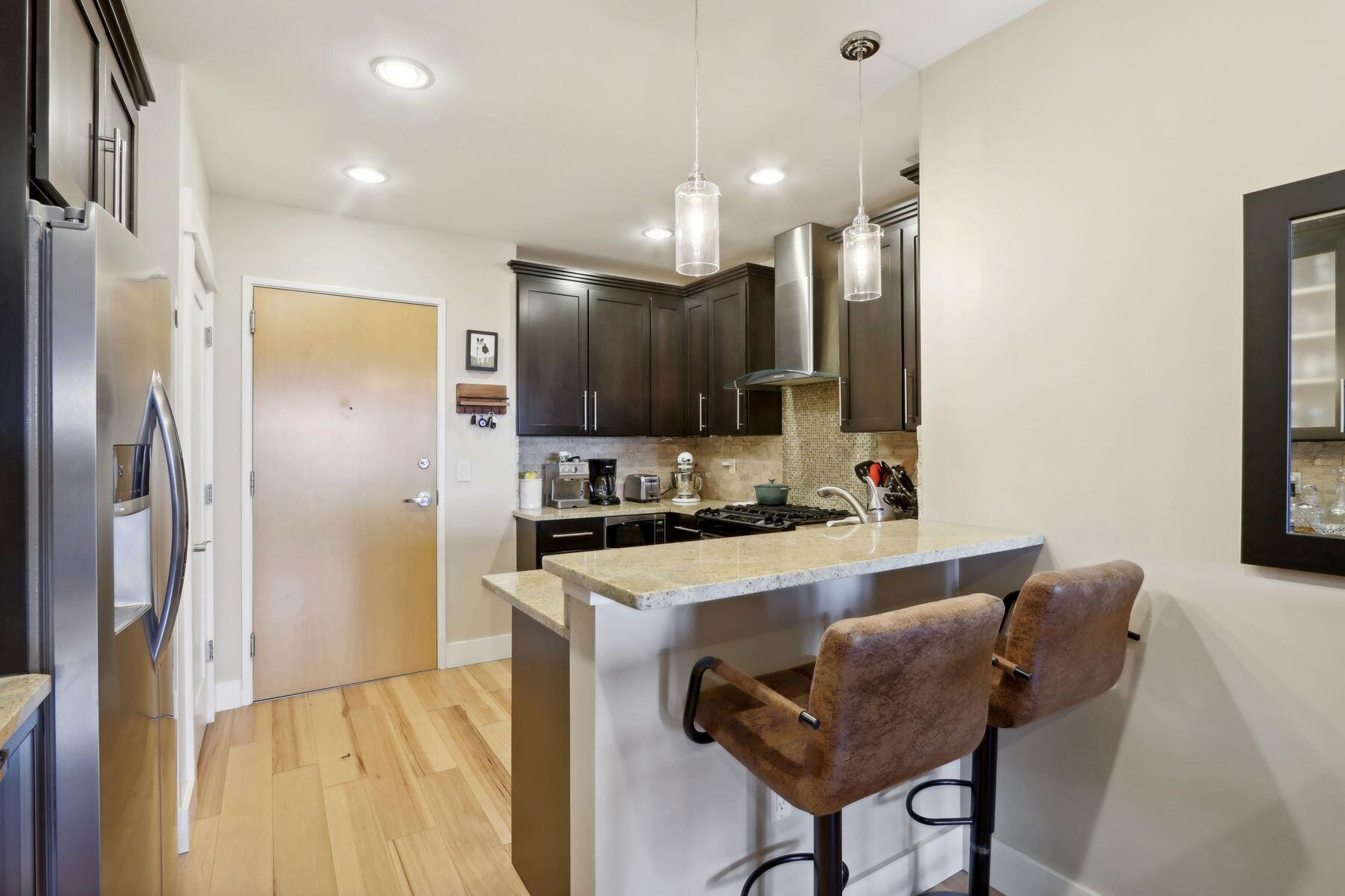 102 N Water St 605