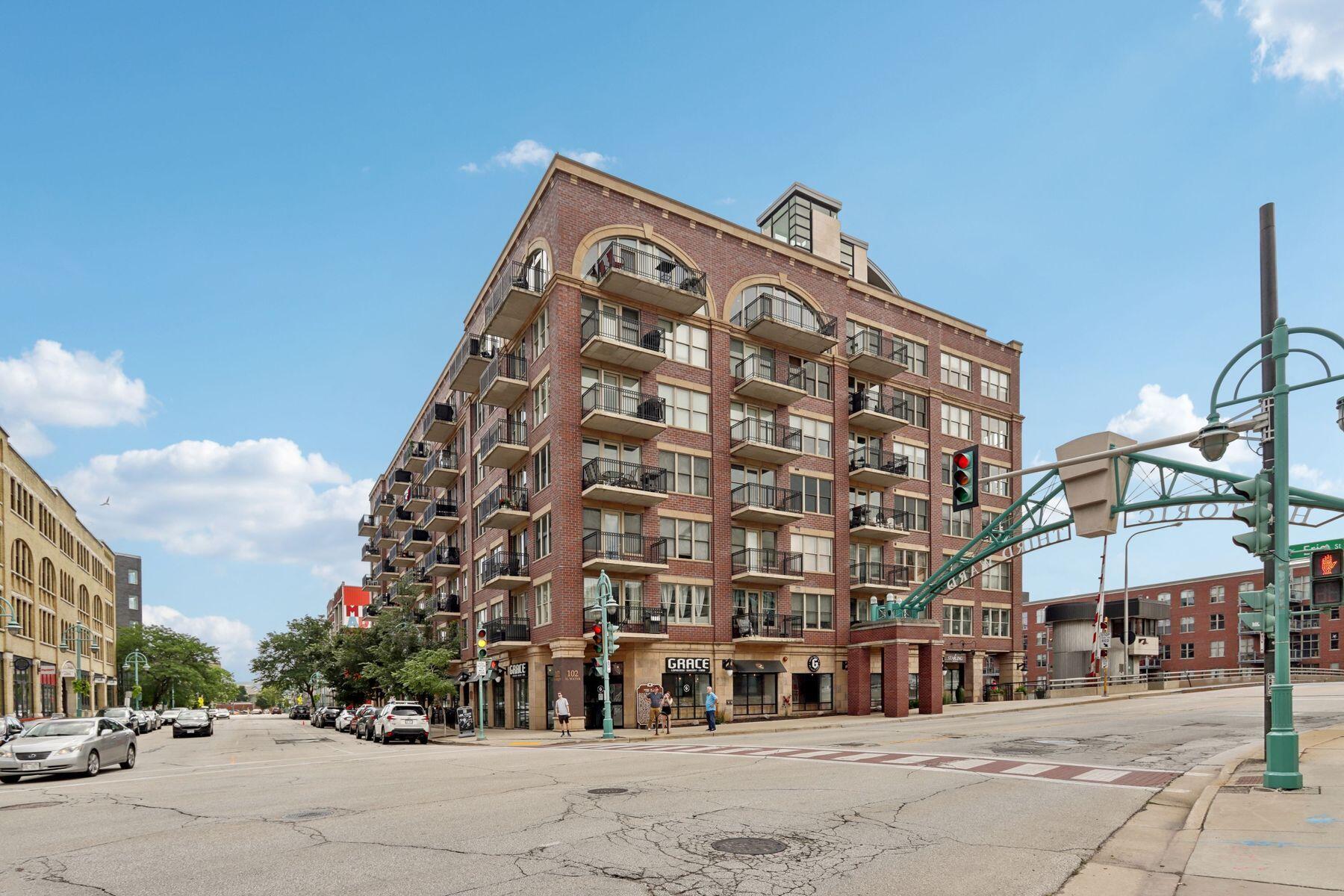 102 N Water St 605