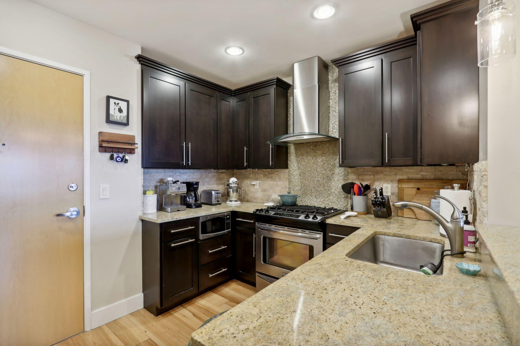102 N Water St 605