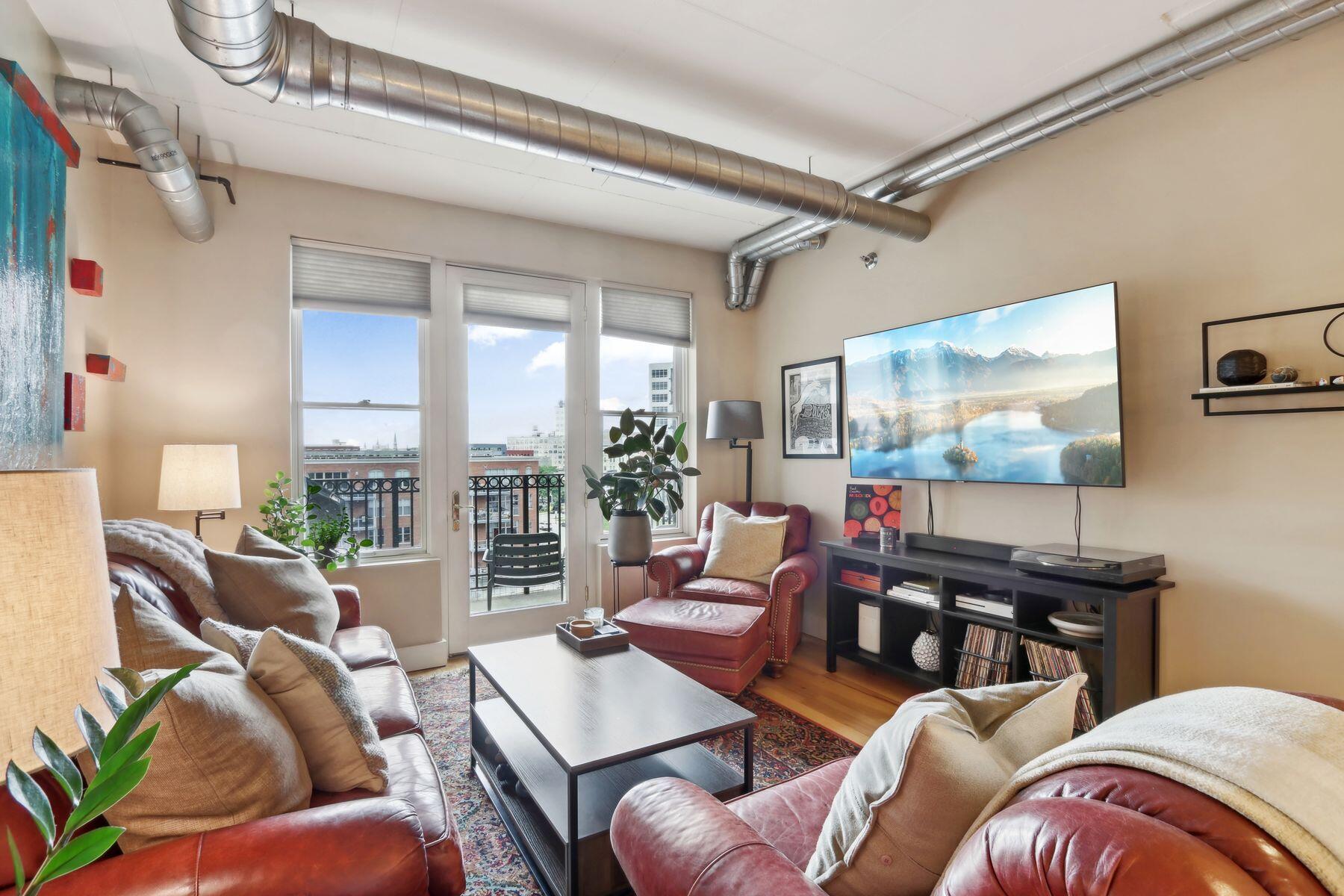 102 N Water St 605