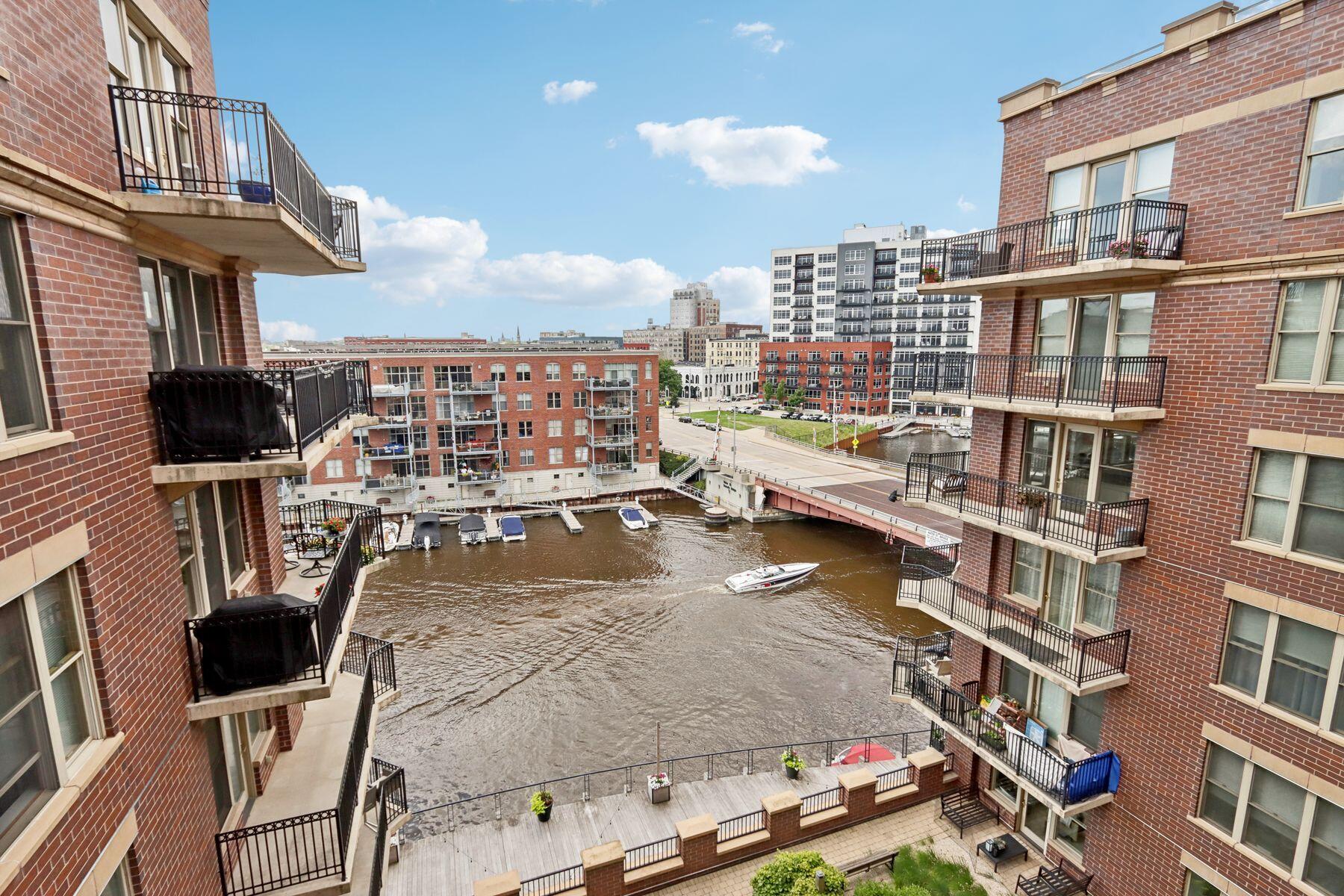 102 N Water St 605