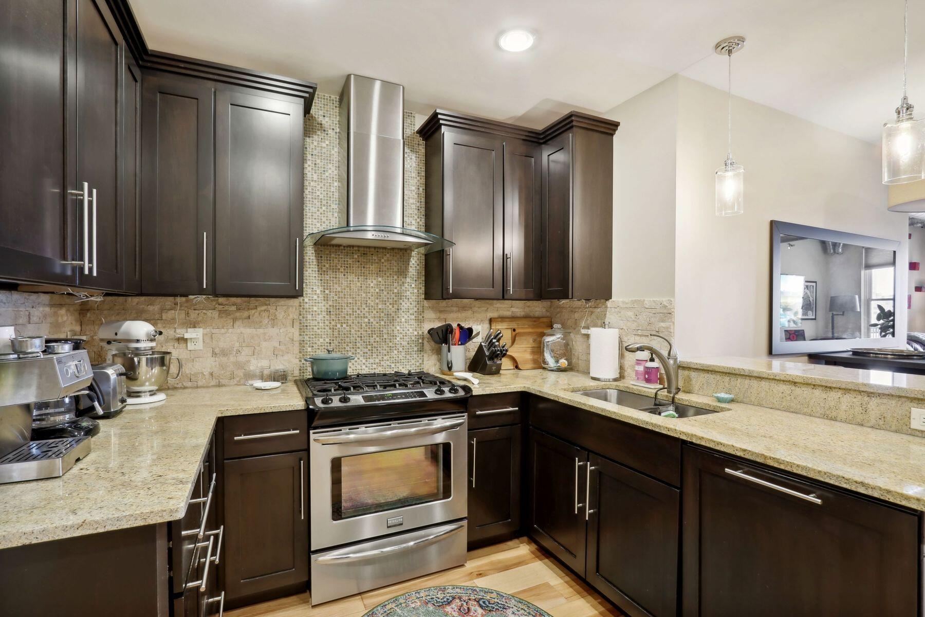 102 N Water St 605