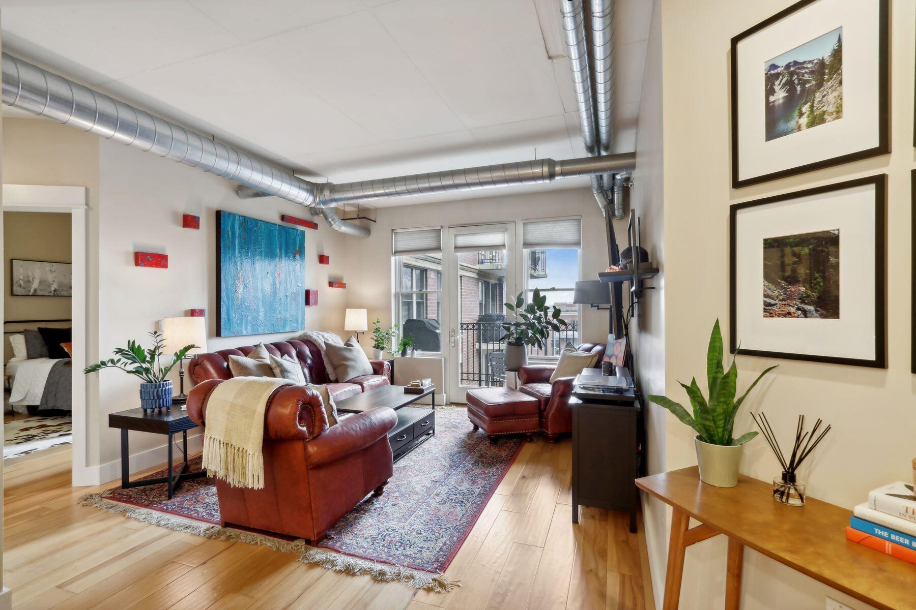 102 N Water St 605