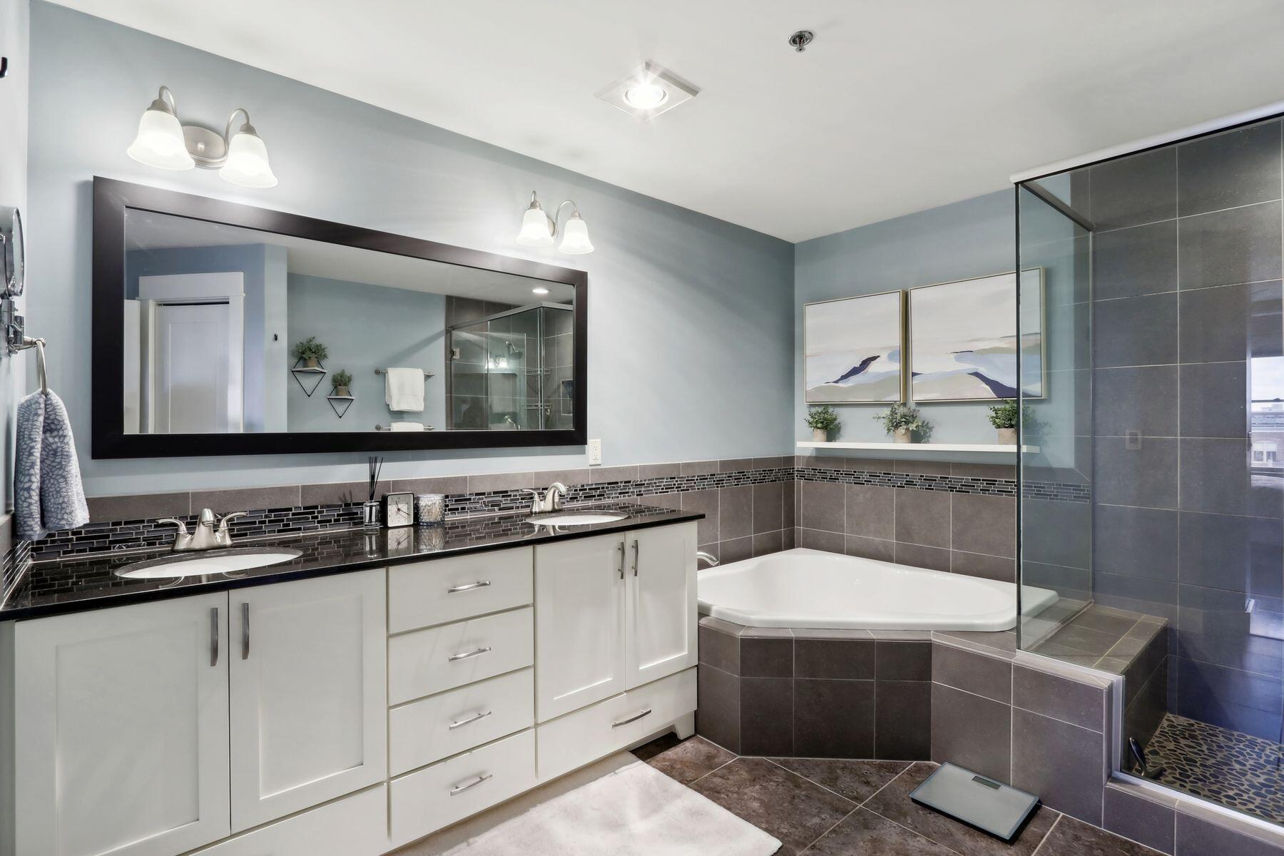 102 N Water St 605