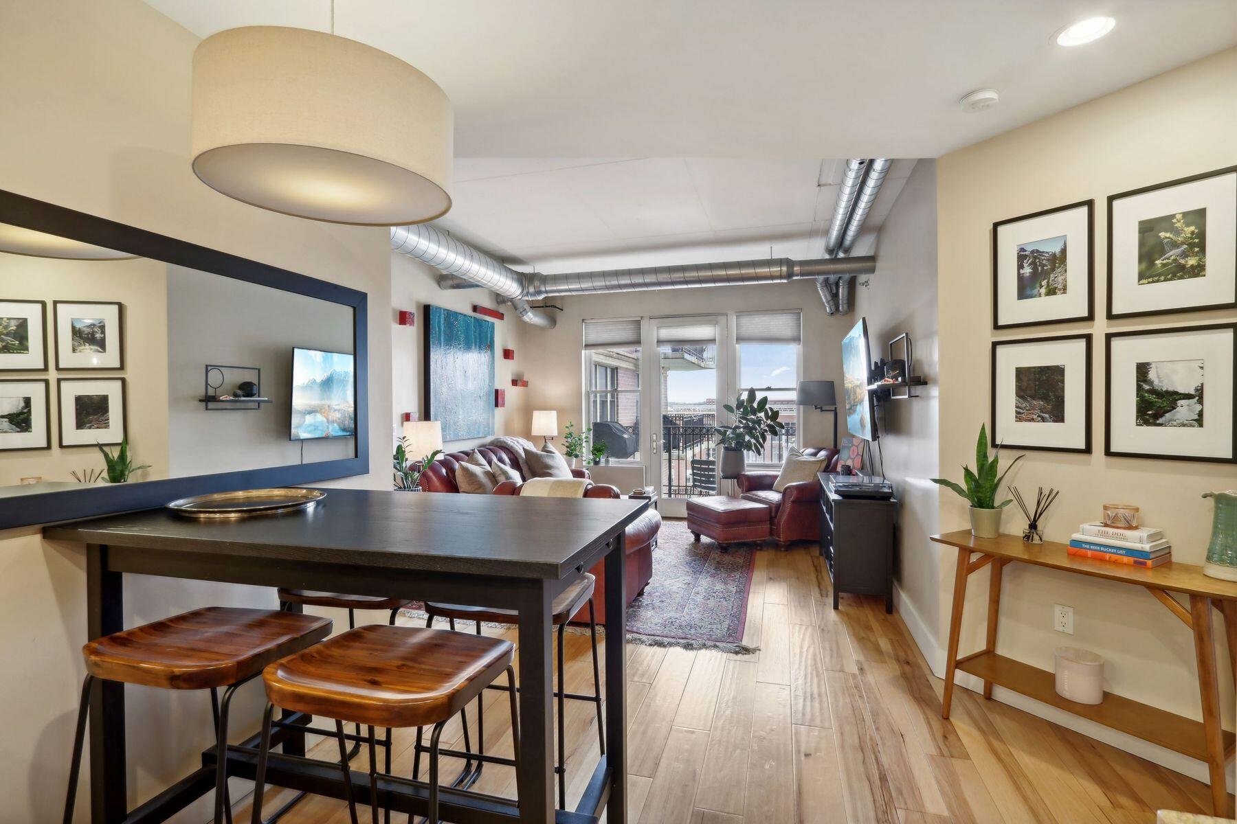 102 N Water St 605