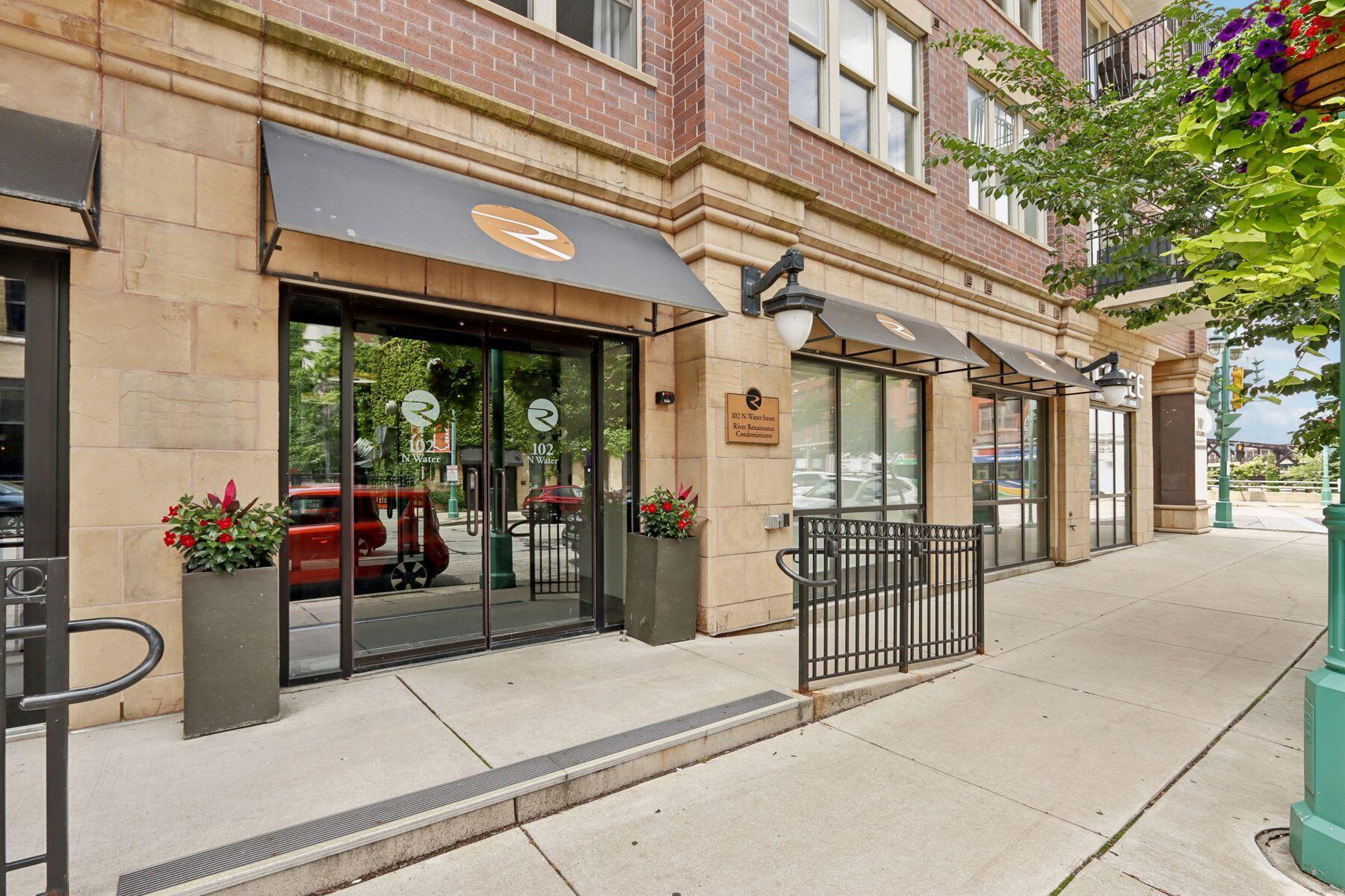 102 N Water St 605