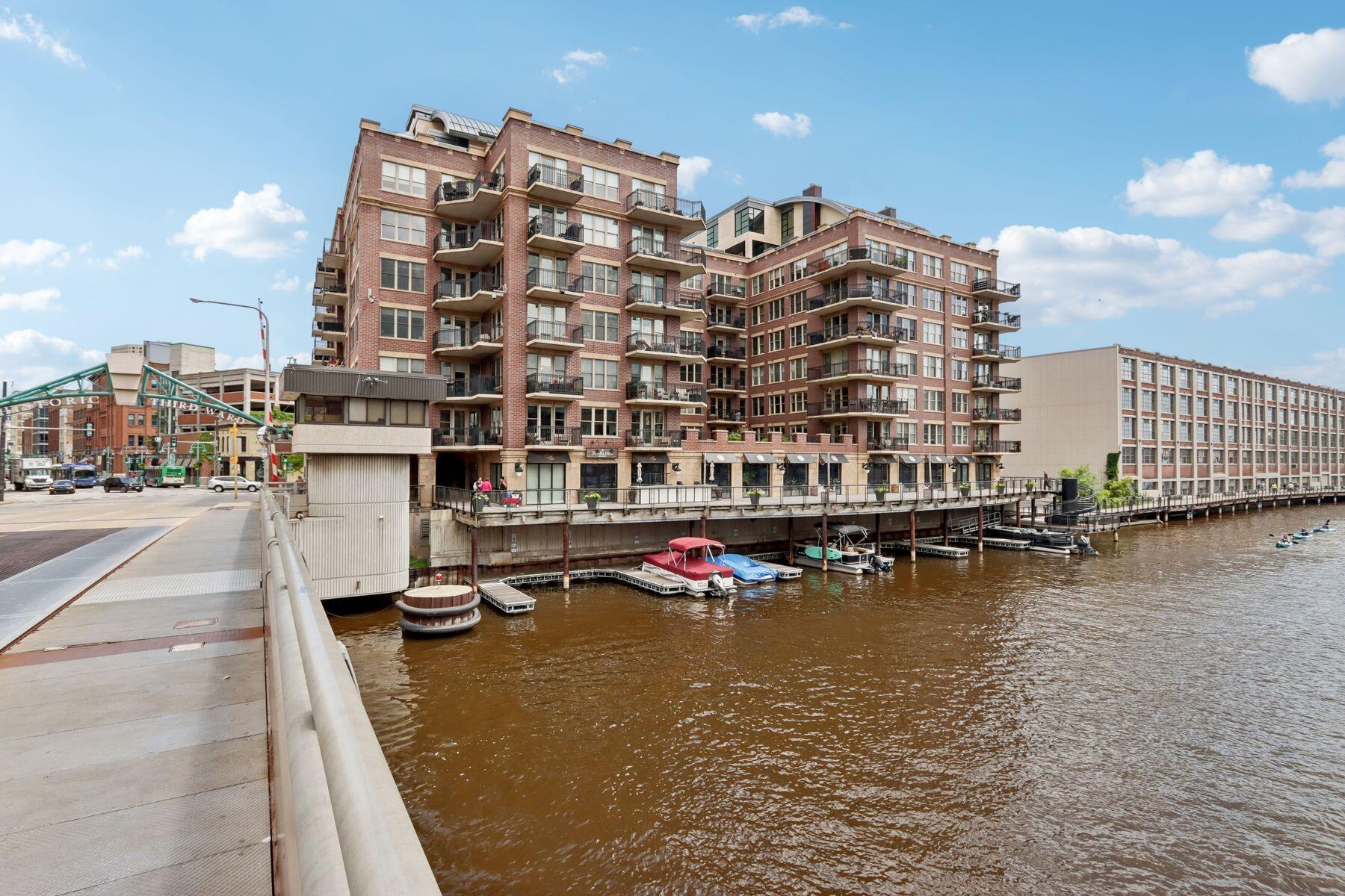 102 N Water St 605