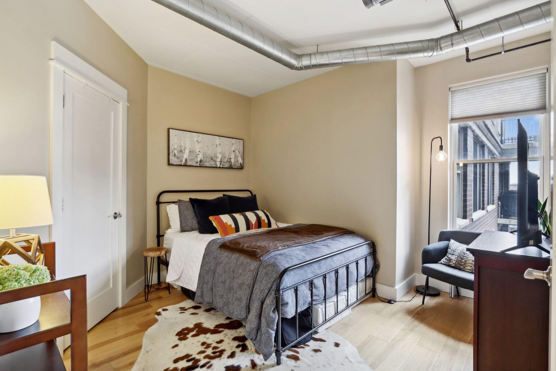 102 N Water St 605