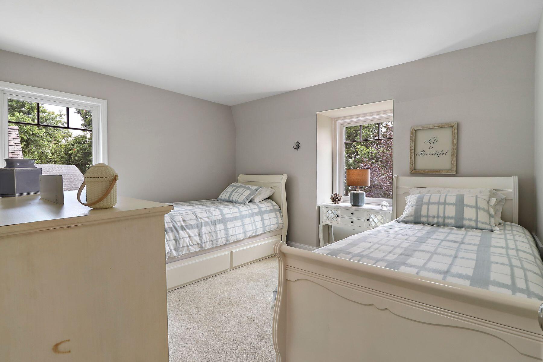 1629 Evergreen Ln