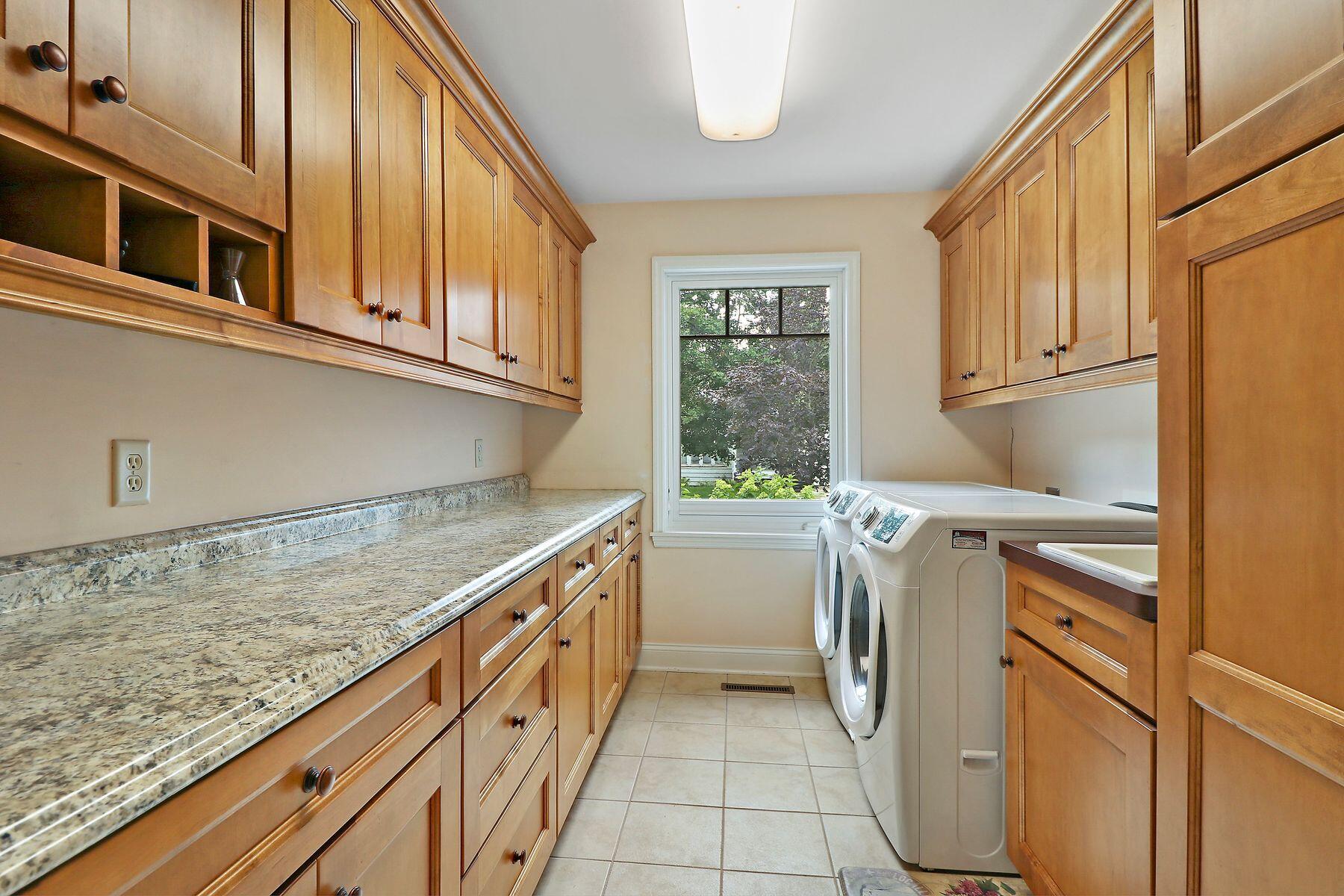 1629 Evergreen Ln