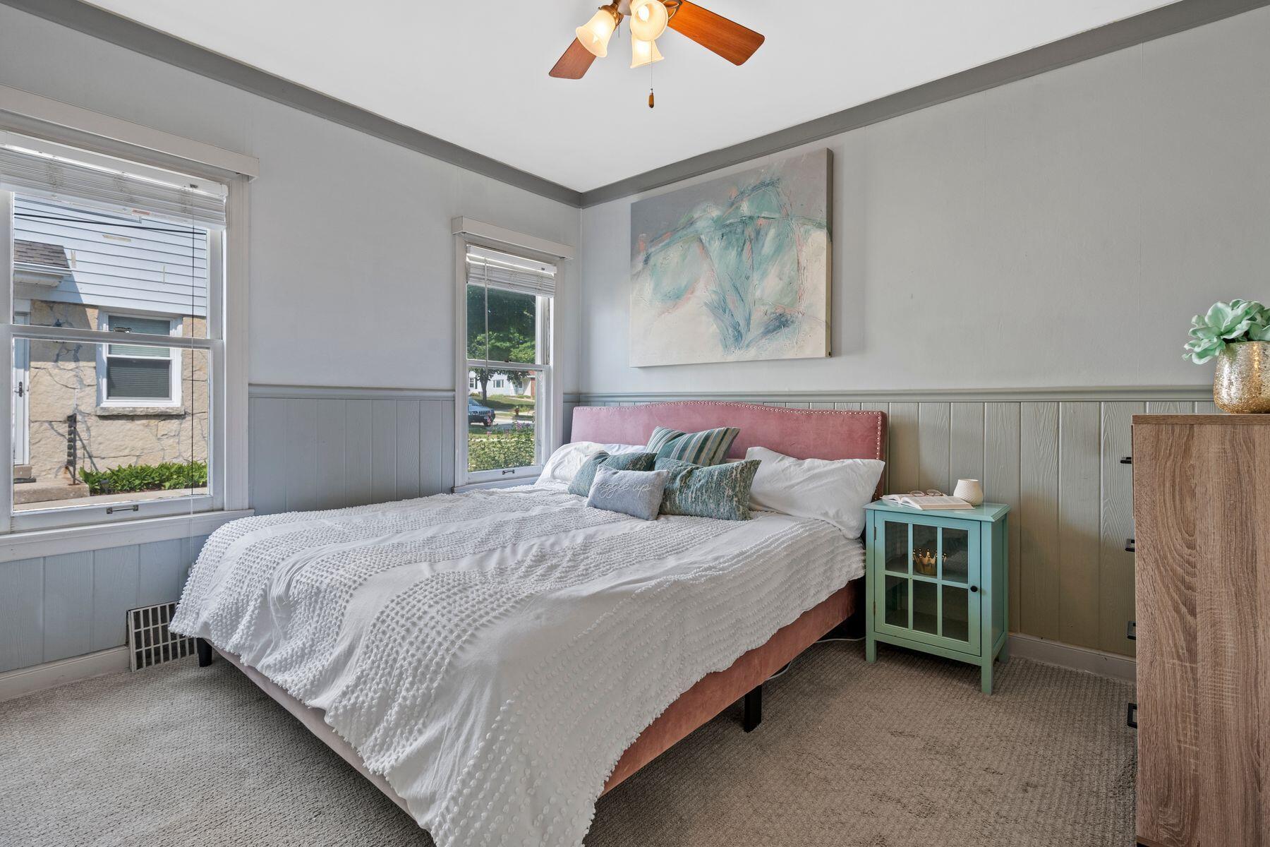 8915 W Hawthorne Ave