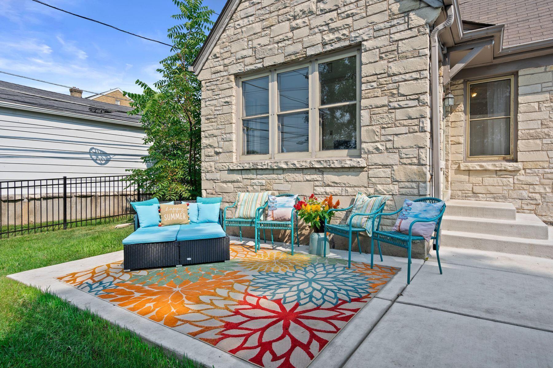 8915 W Hawthorne Ave