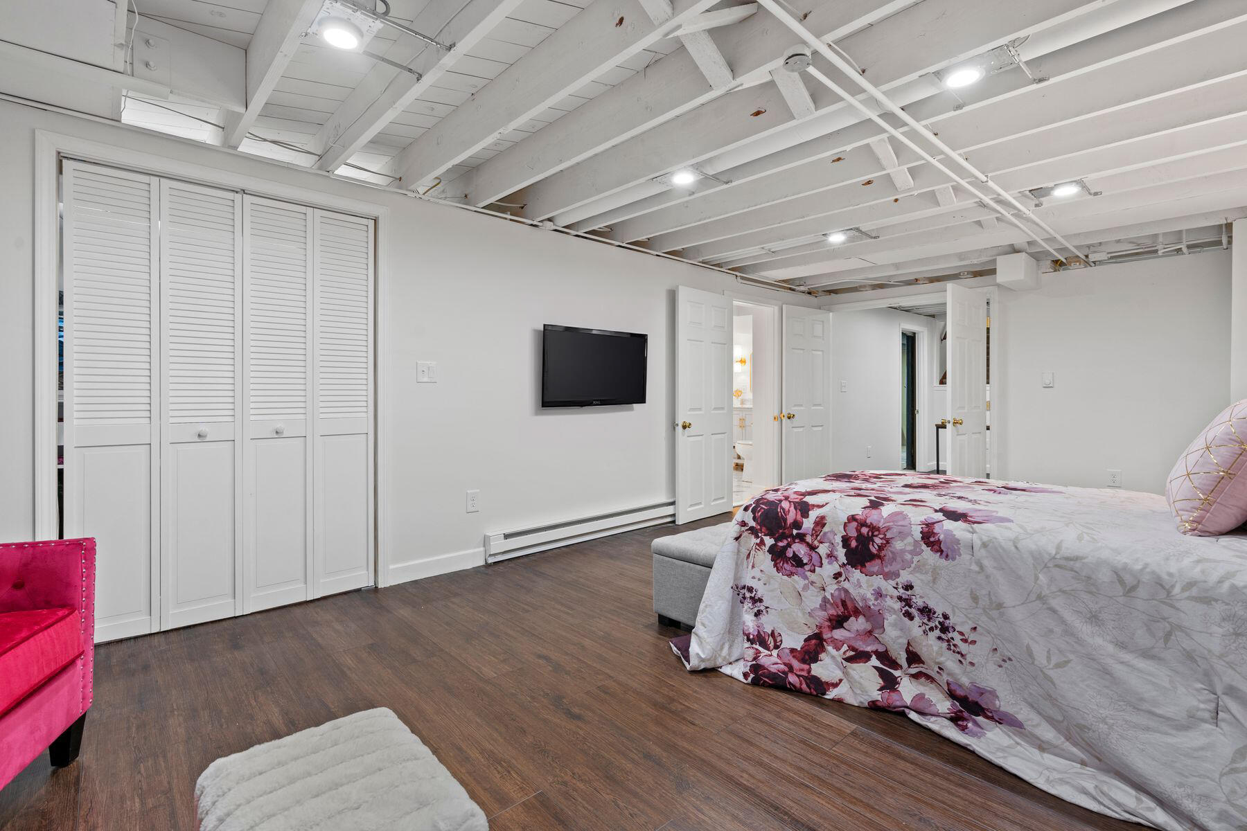 8915 W Hawthorne Ave