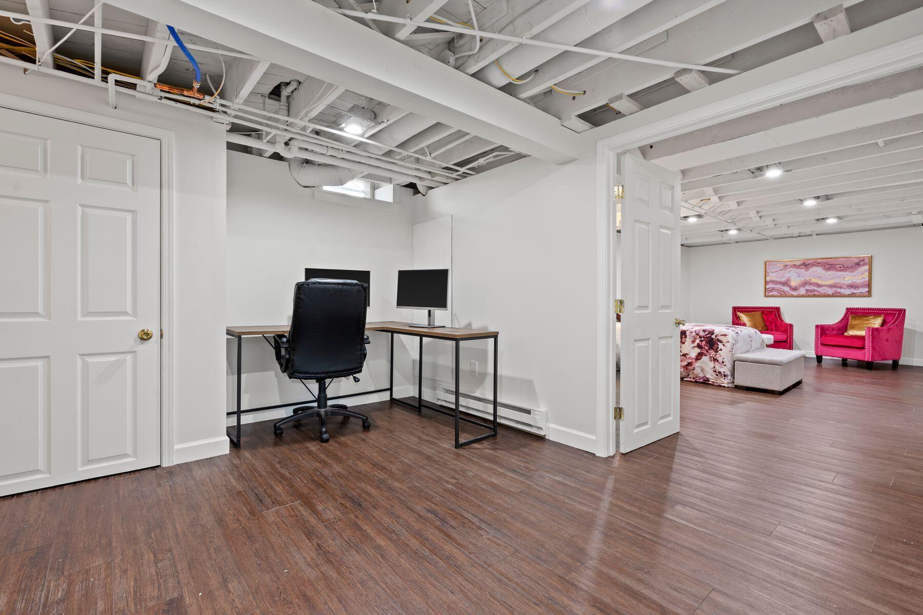 8915 W Hawthorne Ave