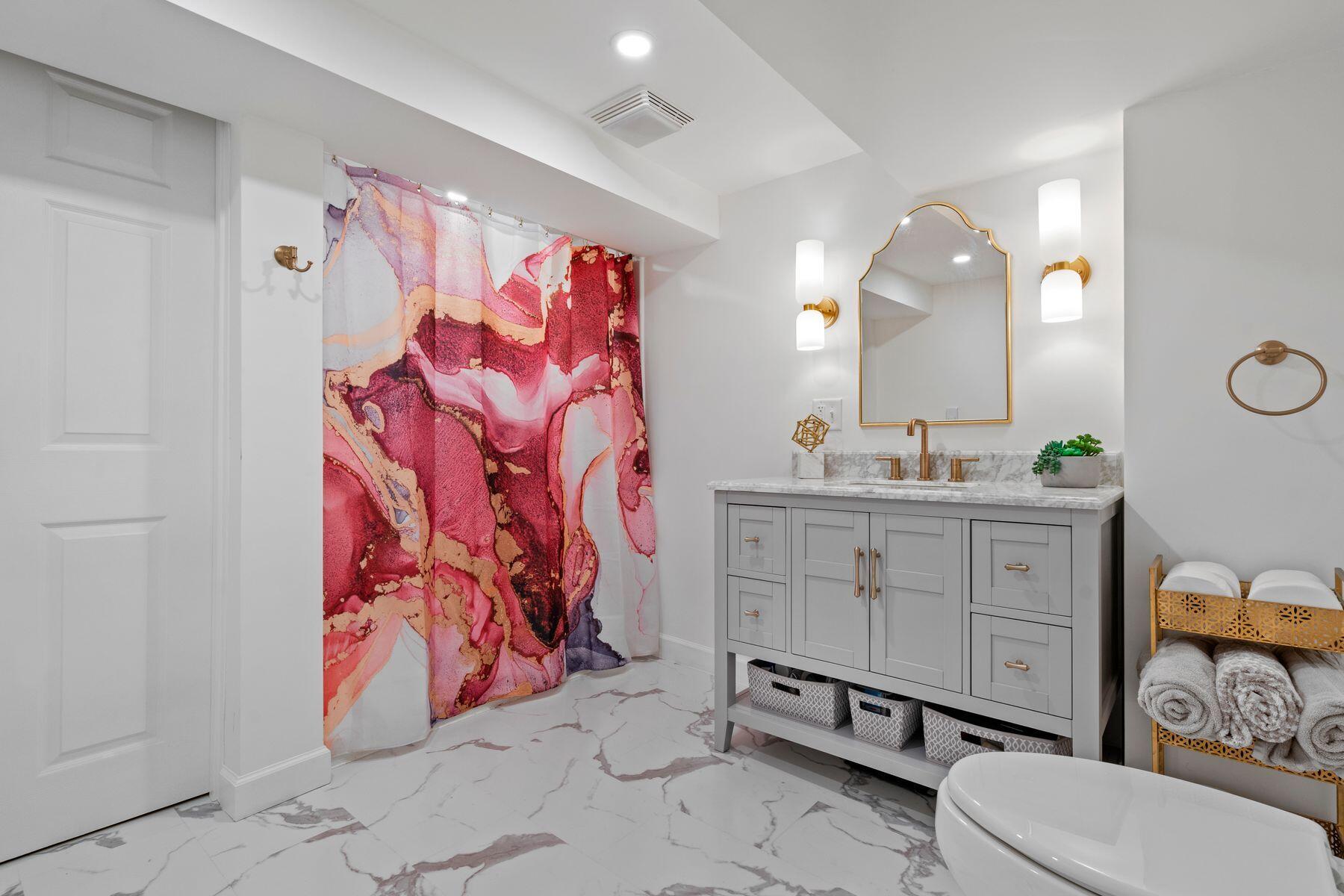 8915 W Hawthorne Ave