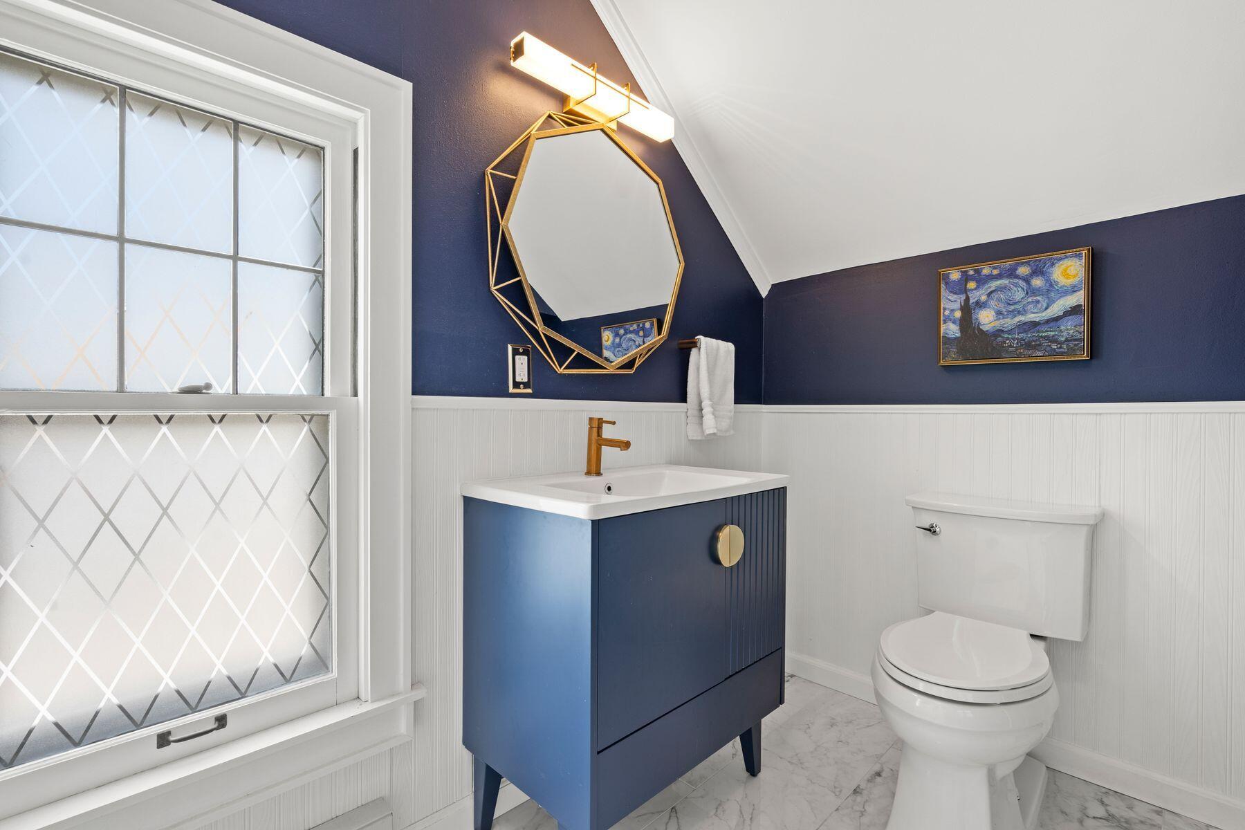 8915 W Hawthorne Ave