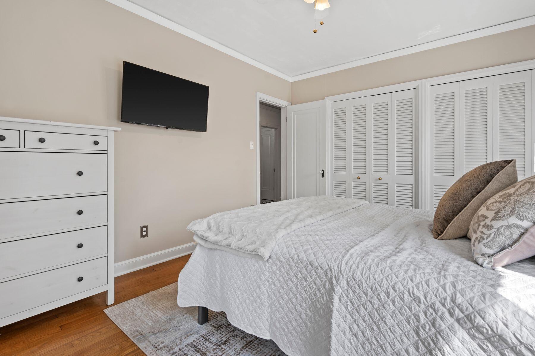 8915 W Hawthorne Ave