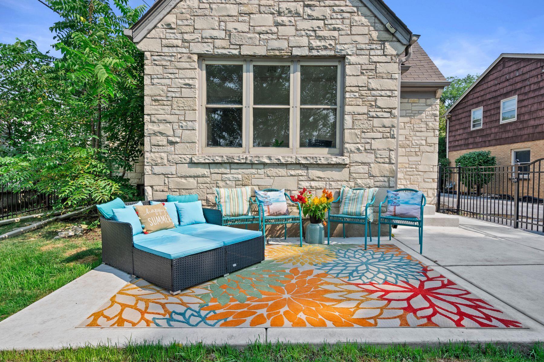 8915 W Hawthorne Ave