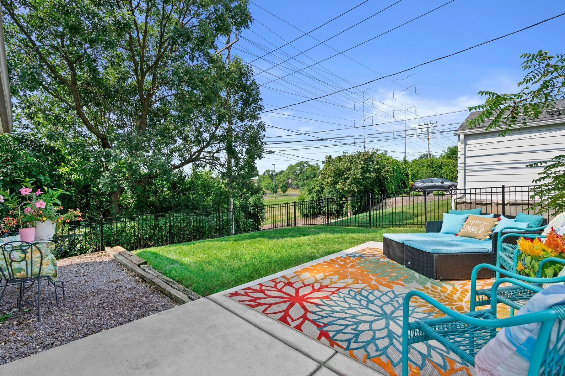 8915 W Hawthorne Ave