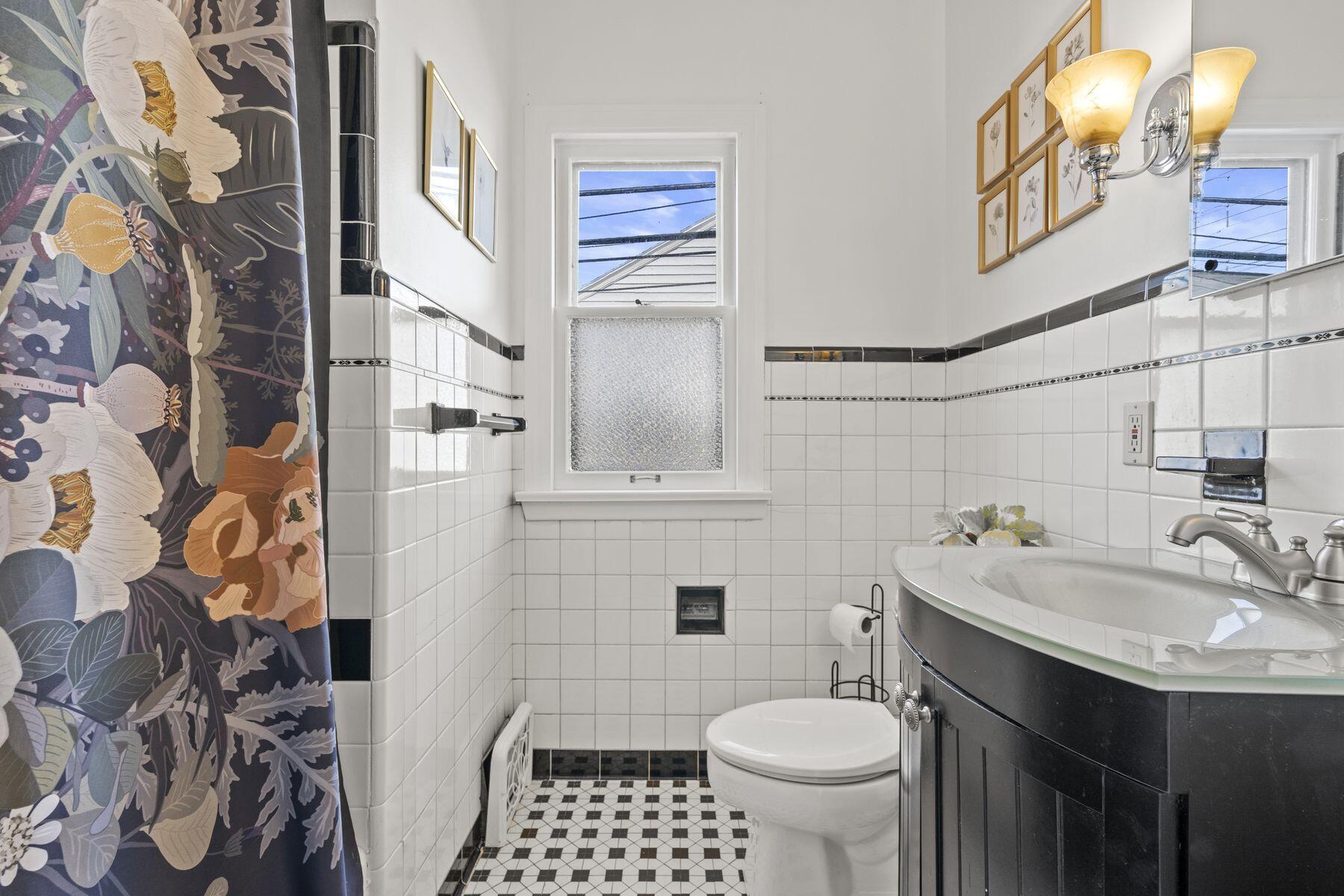 8915 W Hawthorne Ave