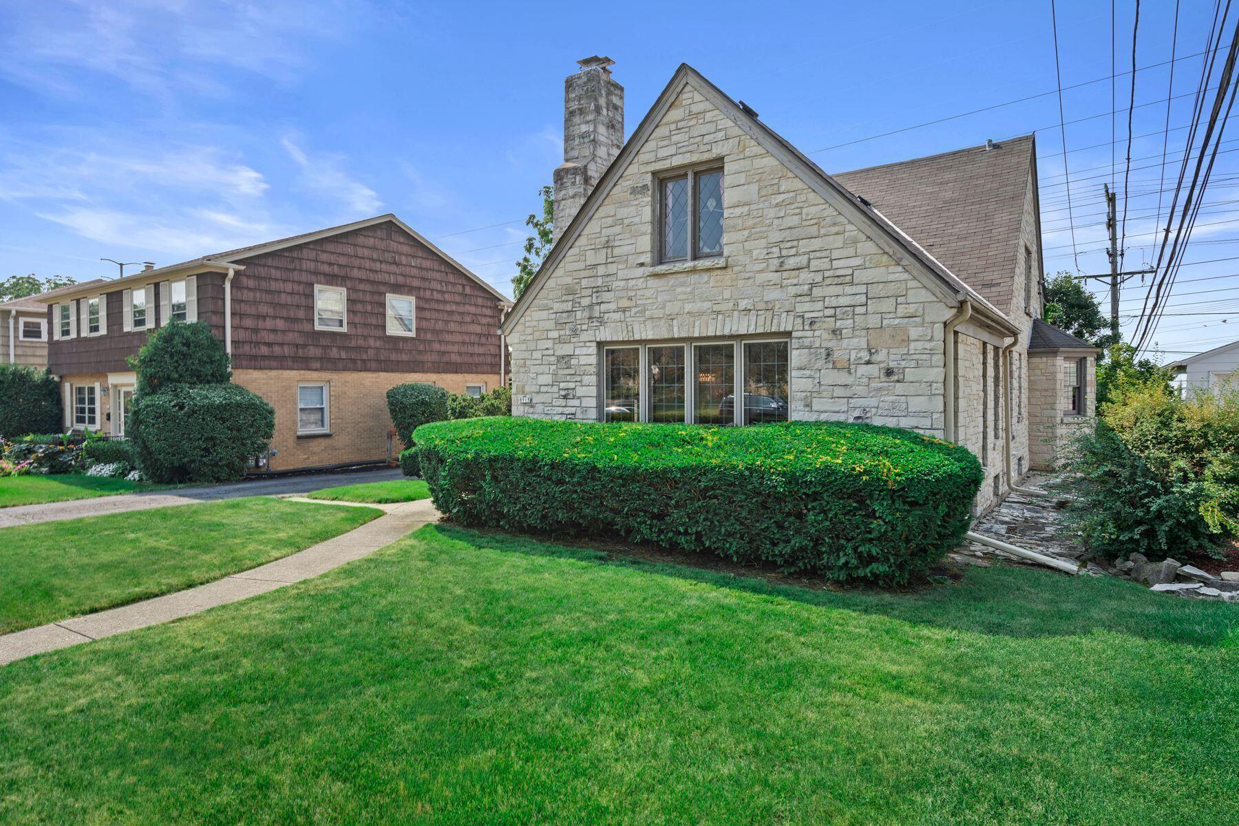 8915 W Hawthorne Ave