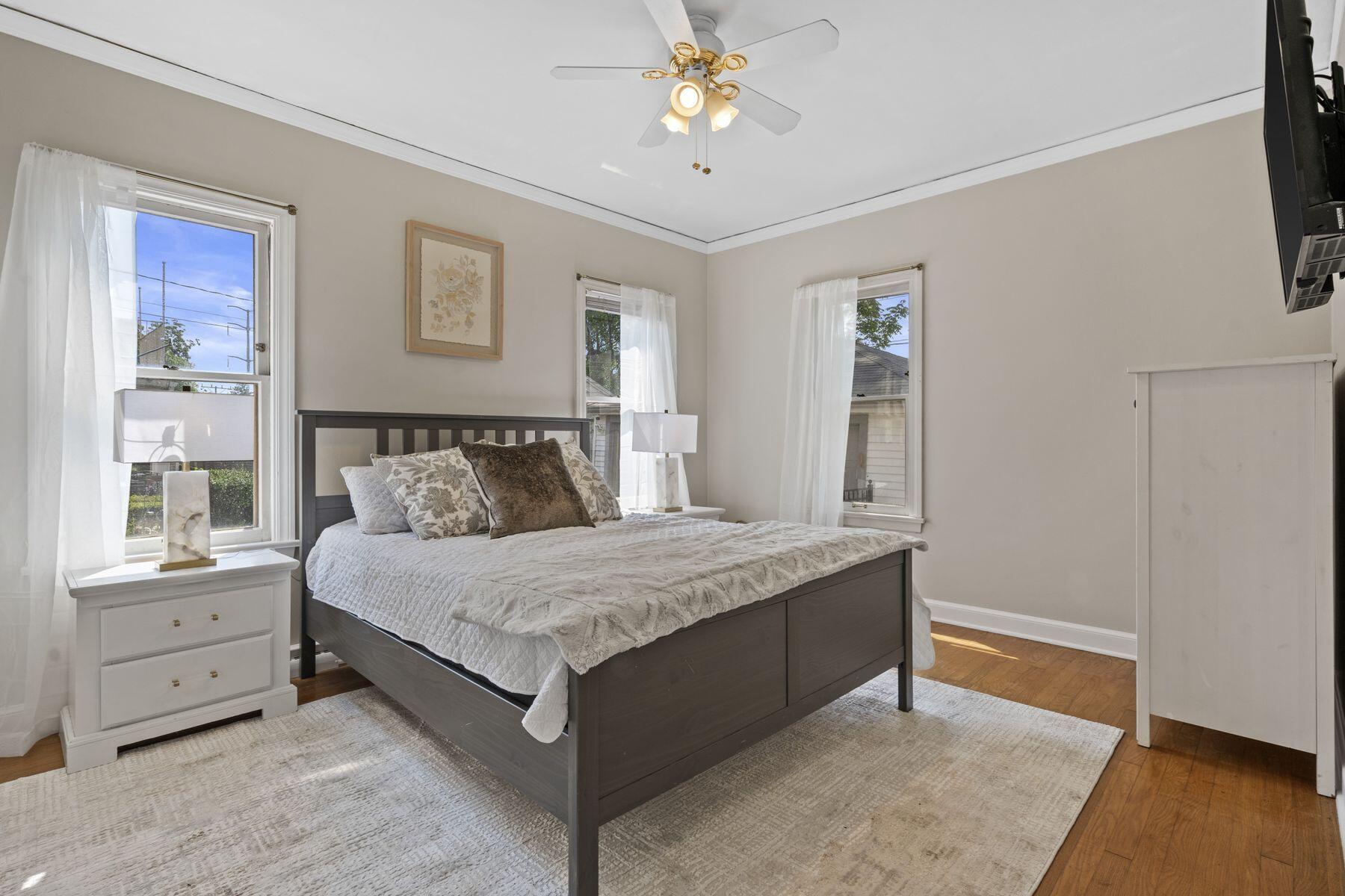 8915 W Hawthorne Ave